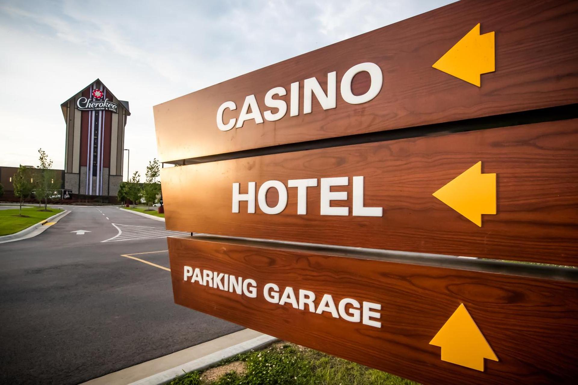 Cherokee Casino Hotel Roland photo 6