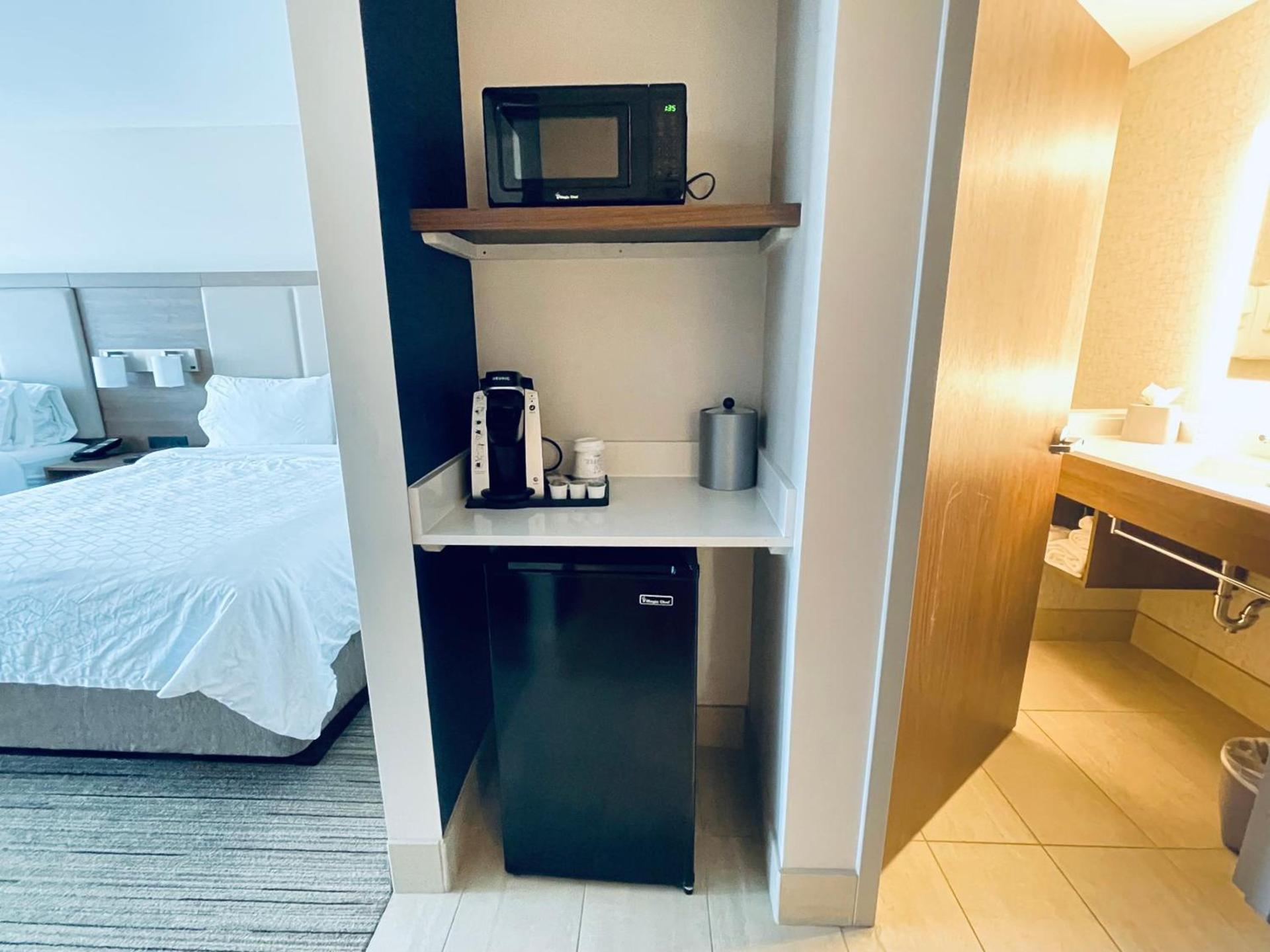 Holiday Inn Express & Suites - Phoenix - Airport North by IHG photo 10