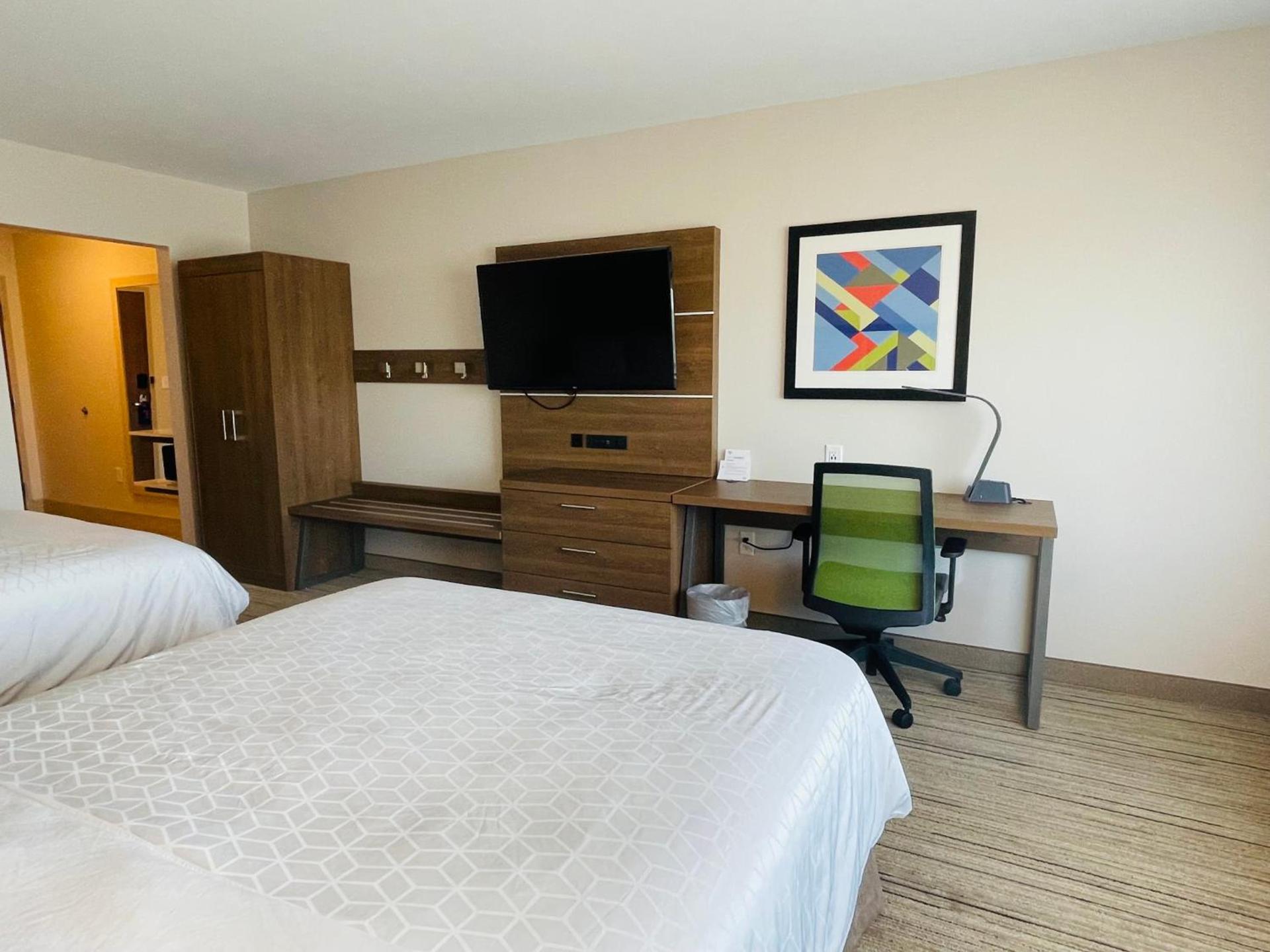 Holiday Inn Express & Suites - Phoenix - Airport North by IHG photo 13