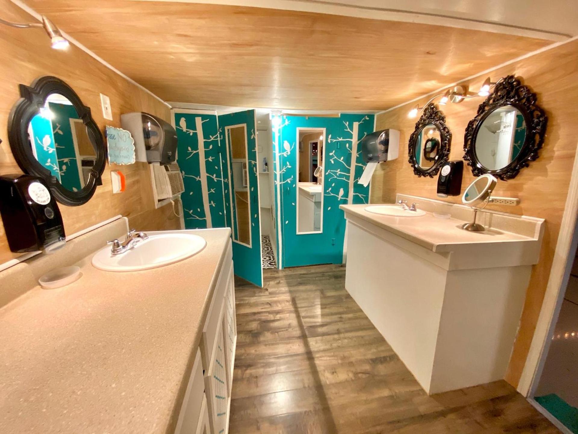 Lone Star Glamp Inn photo 2