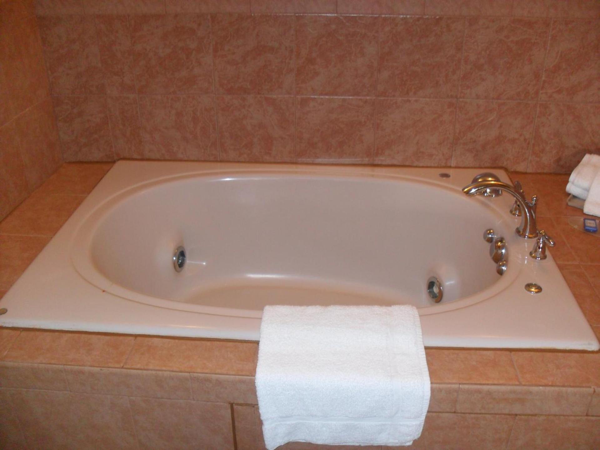 Newport News Inn photo 15