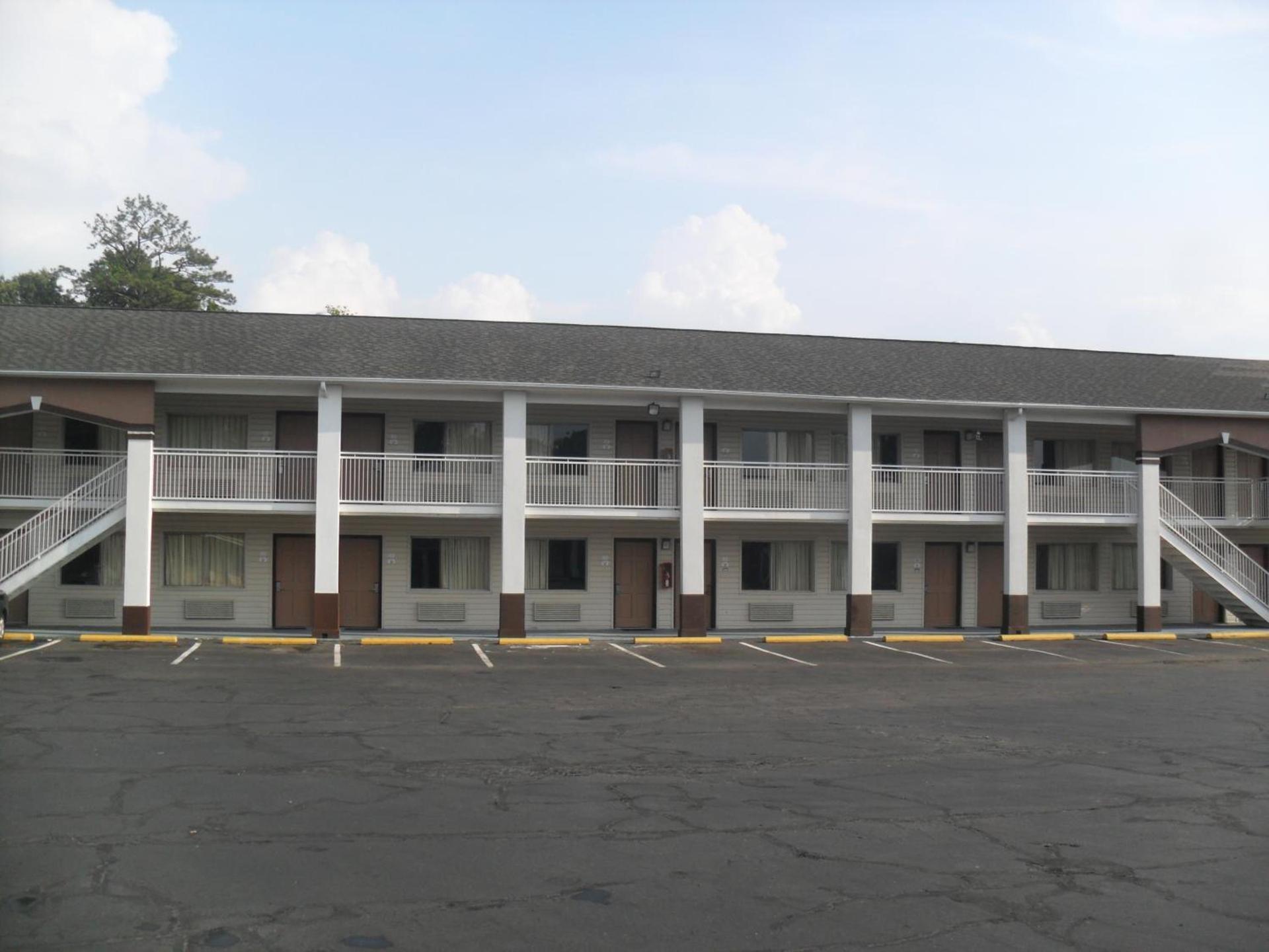 Newport News Inn photo 11