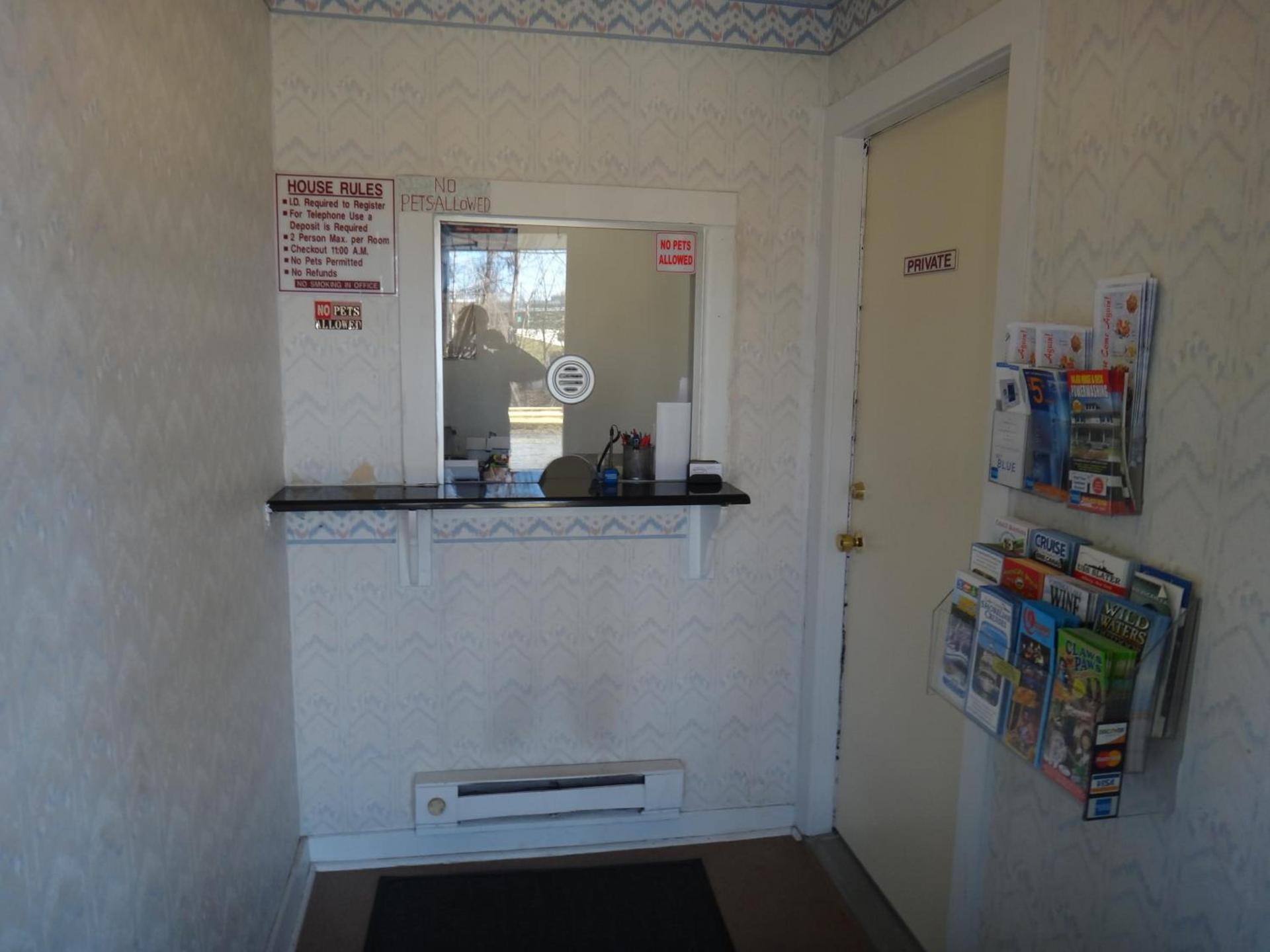 Budget Motor Inn- Mahopac photo 2