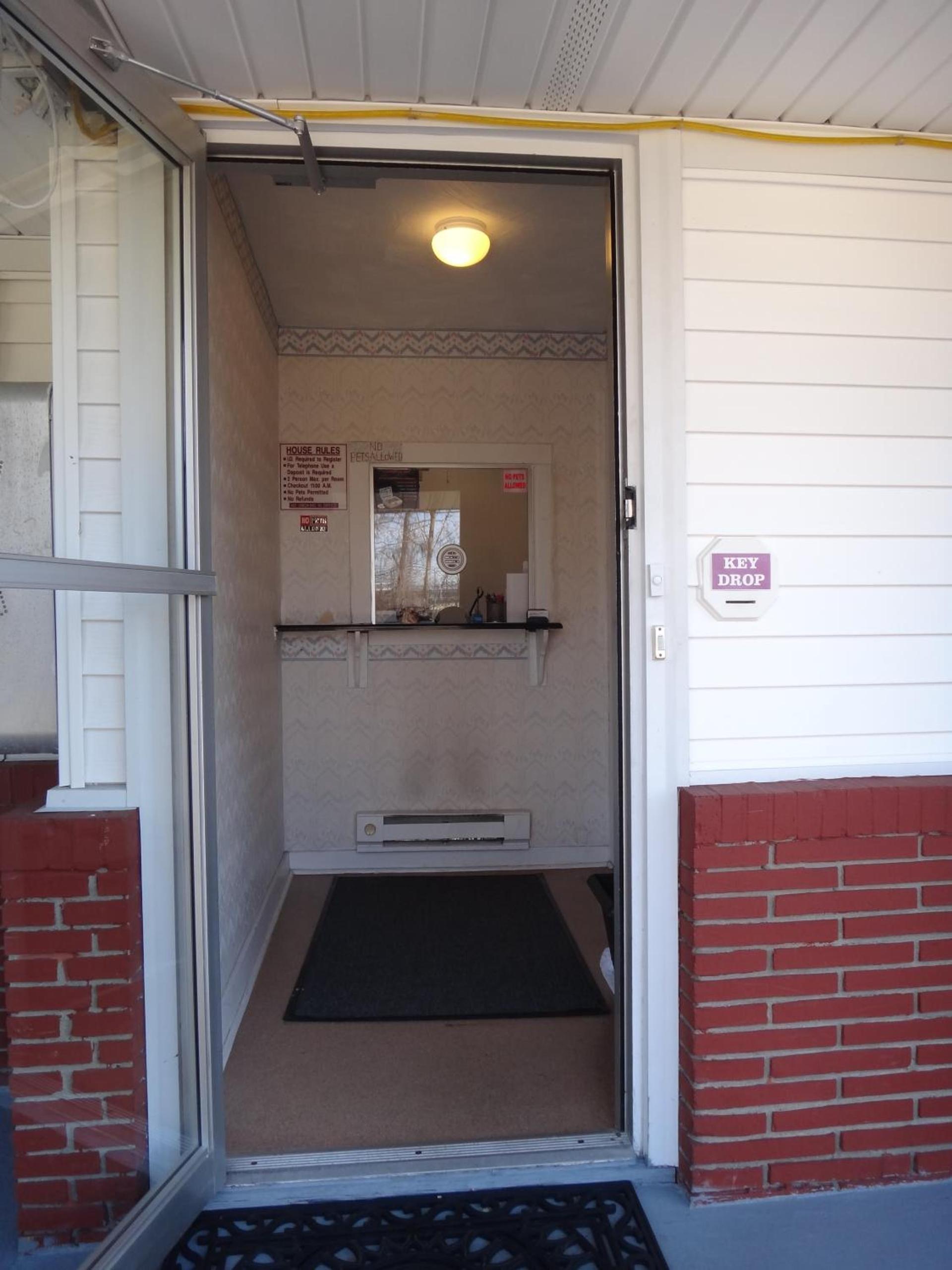 Budget Motor Inn- Mahopac photo 3