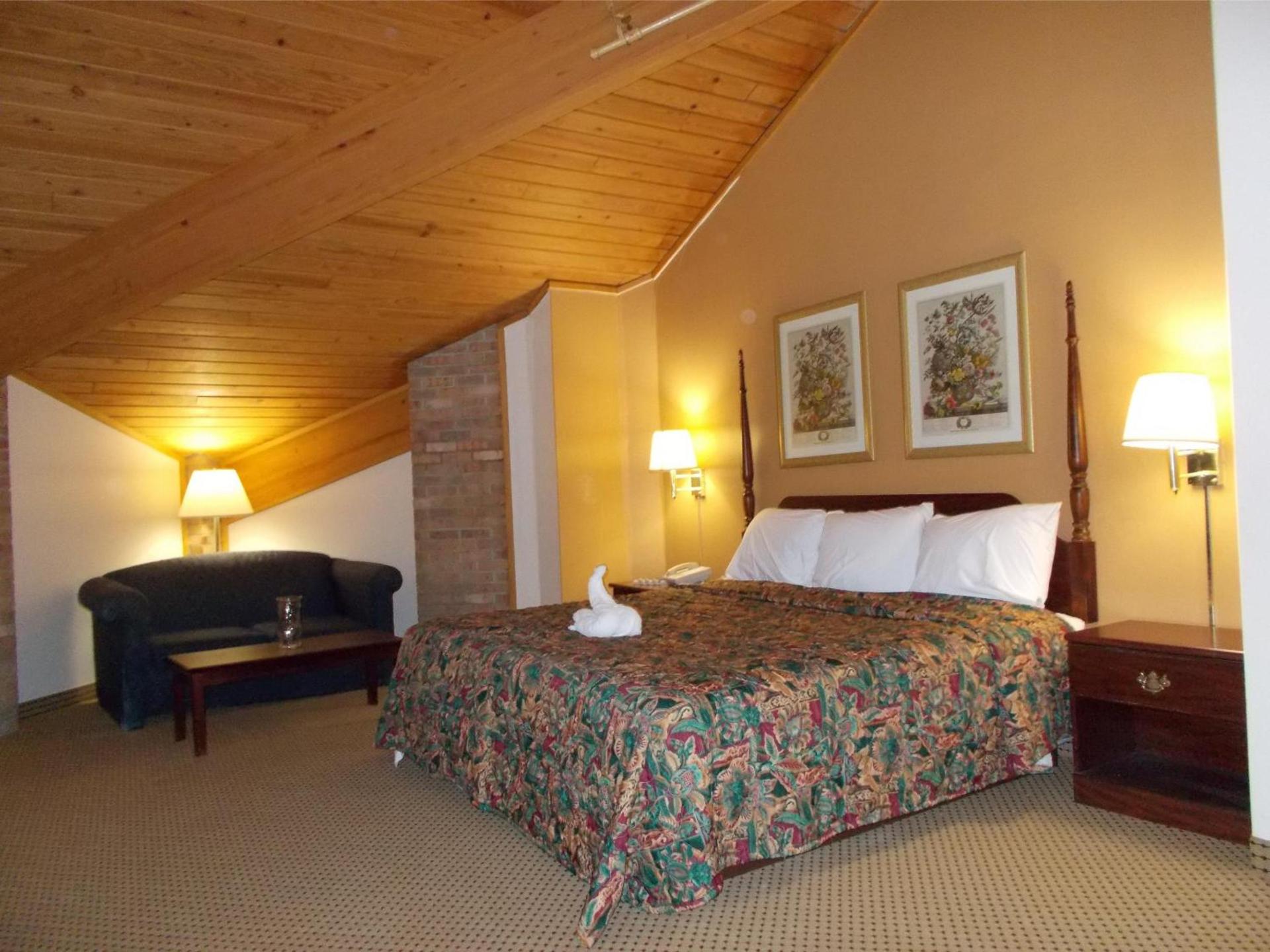 Royalton Inn and Suites, Wilmington,Ohio photo 13
