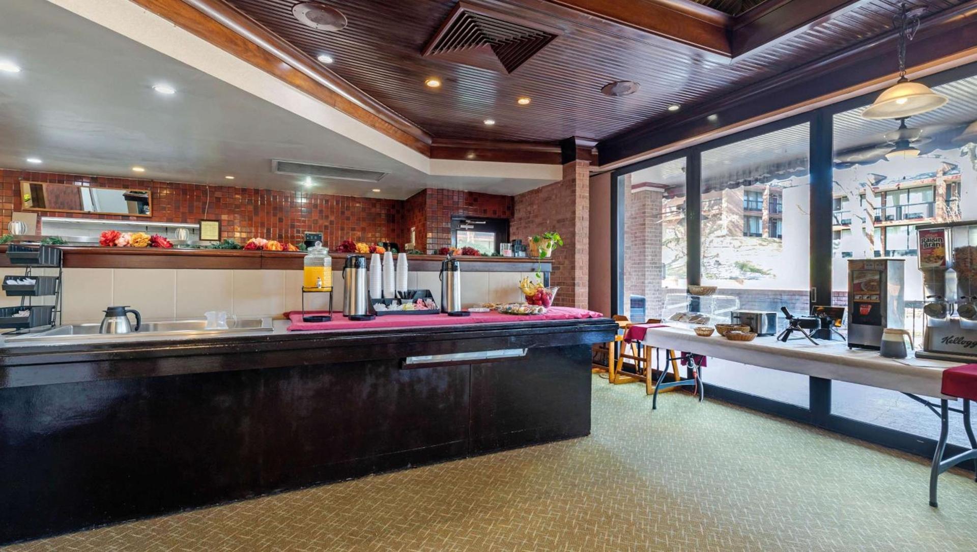 Magnuson Grand Hotel and Conference Center Tyler photo 29