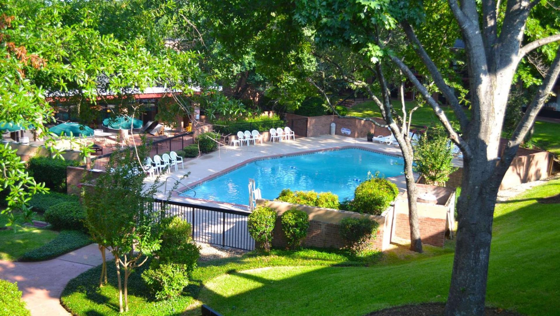 Magnuson Grand Hotel and Conference Center Tyler photo 2