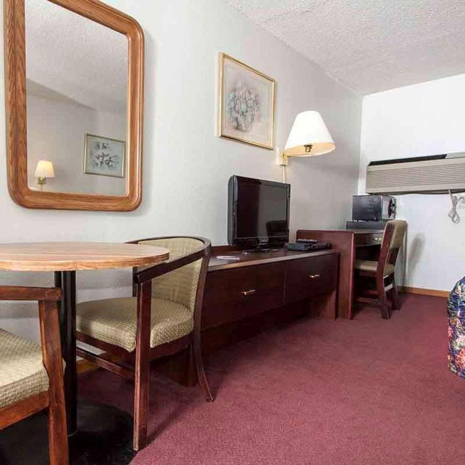 Oak Grove Inn photo 17