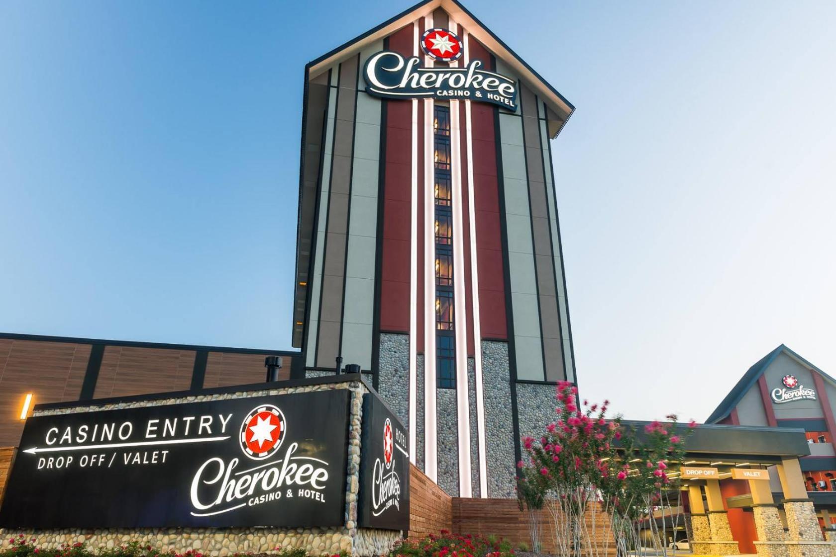 Cherokee Casino Hotel Roland photo 3