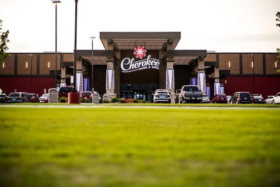 Cherokee Casino Hotel Roland photo 7
