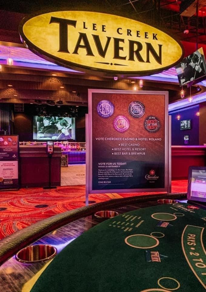 Cherokee Casino Hotel Roland photo 10