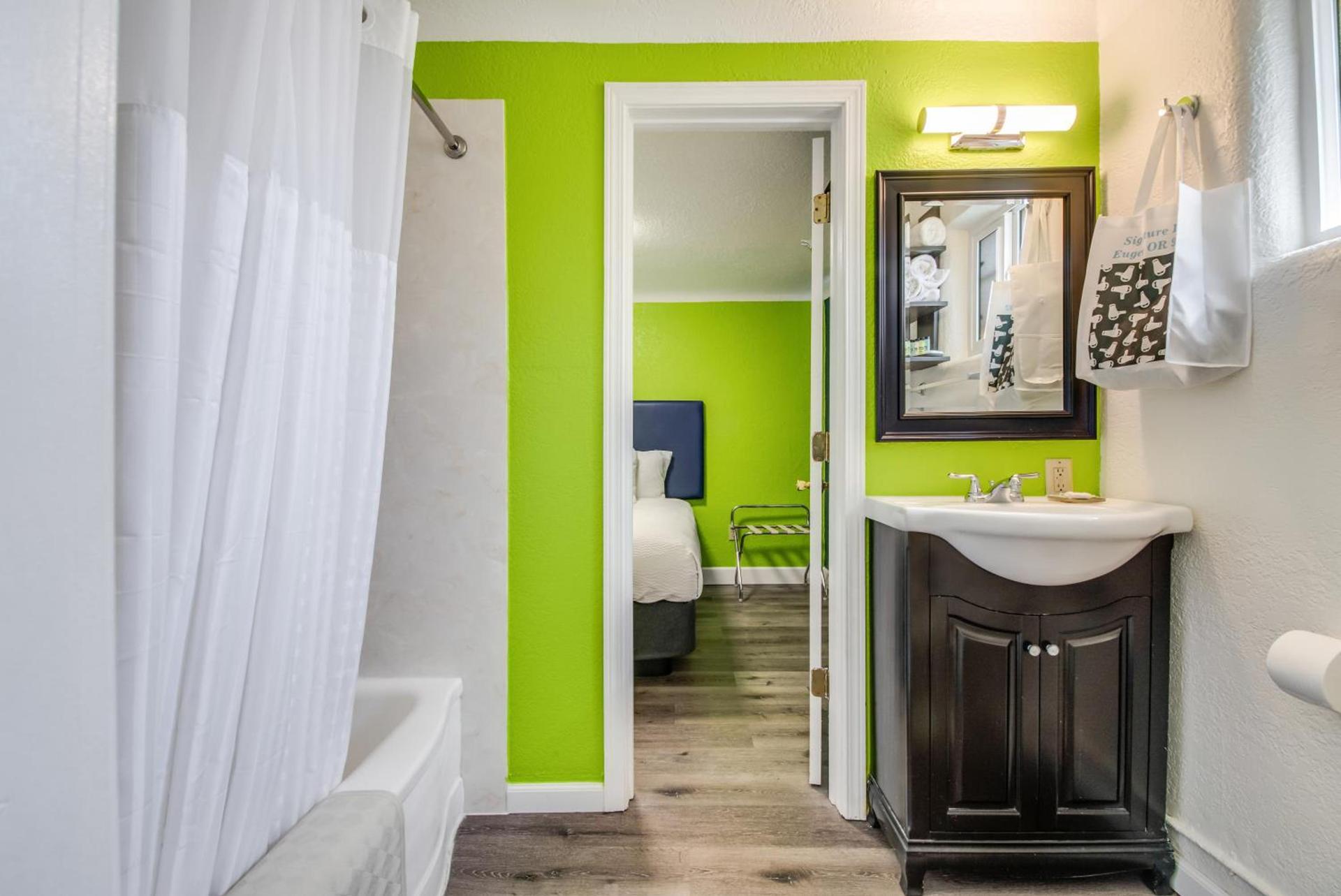 Signature Inn Eugene photo 33