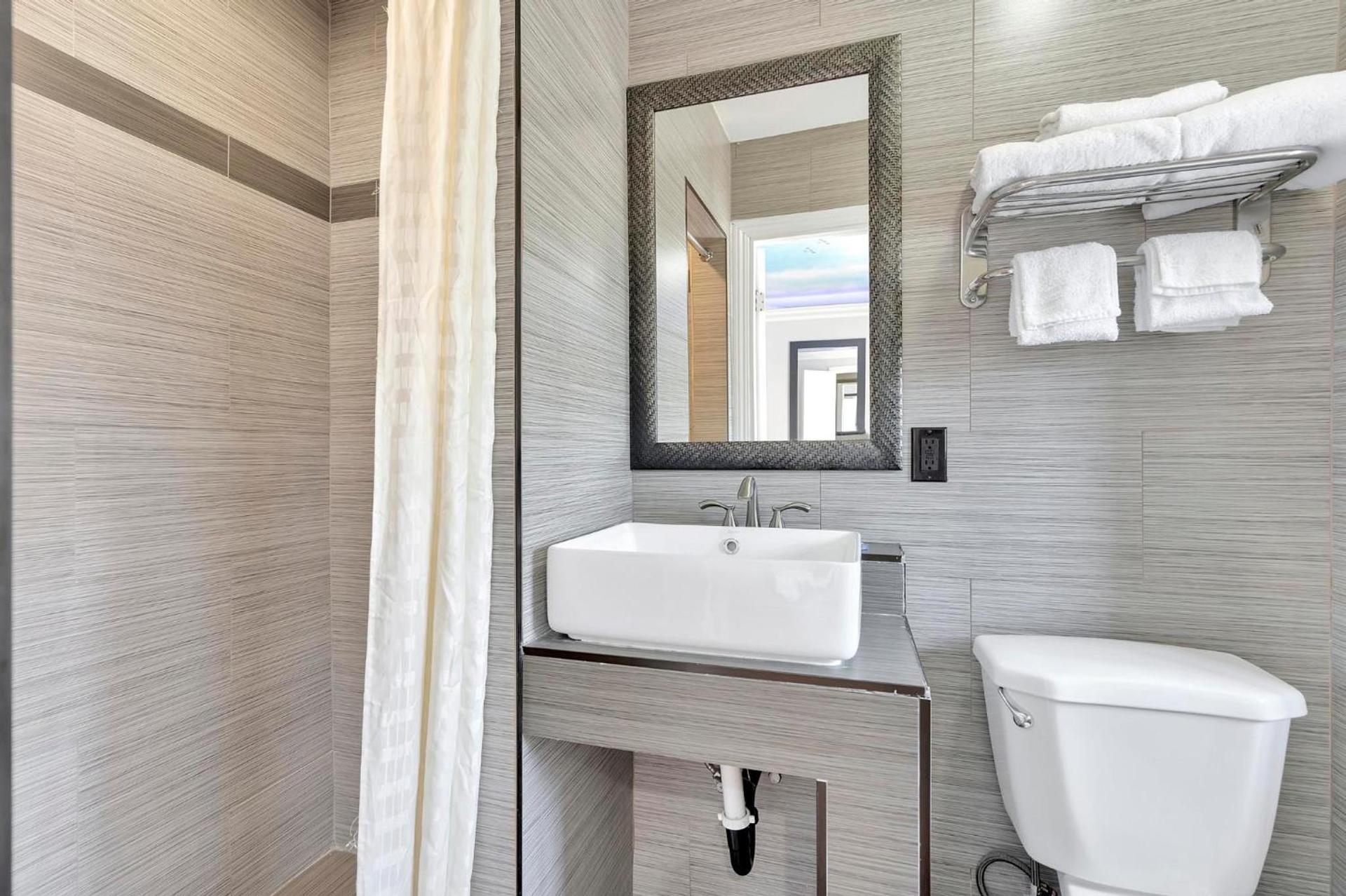 Mid City Inn photo 19