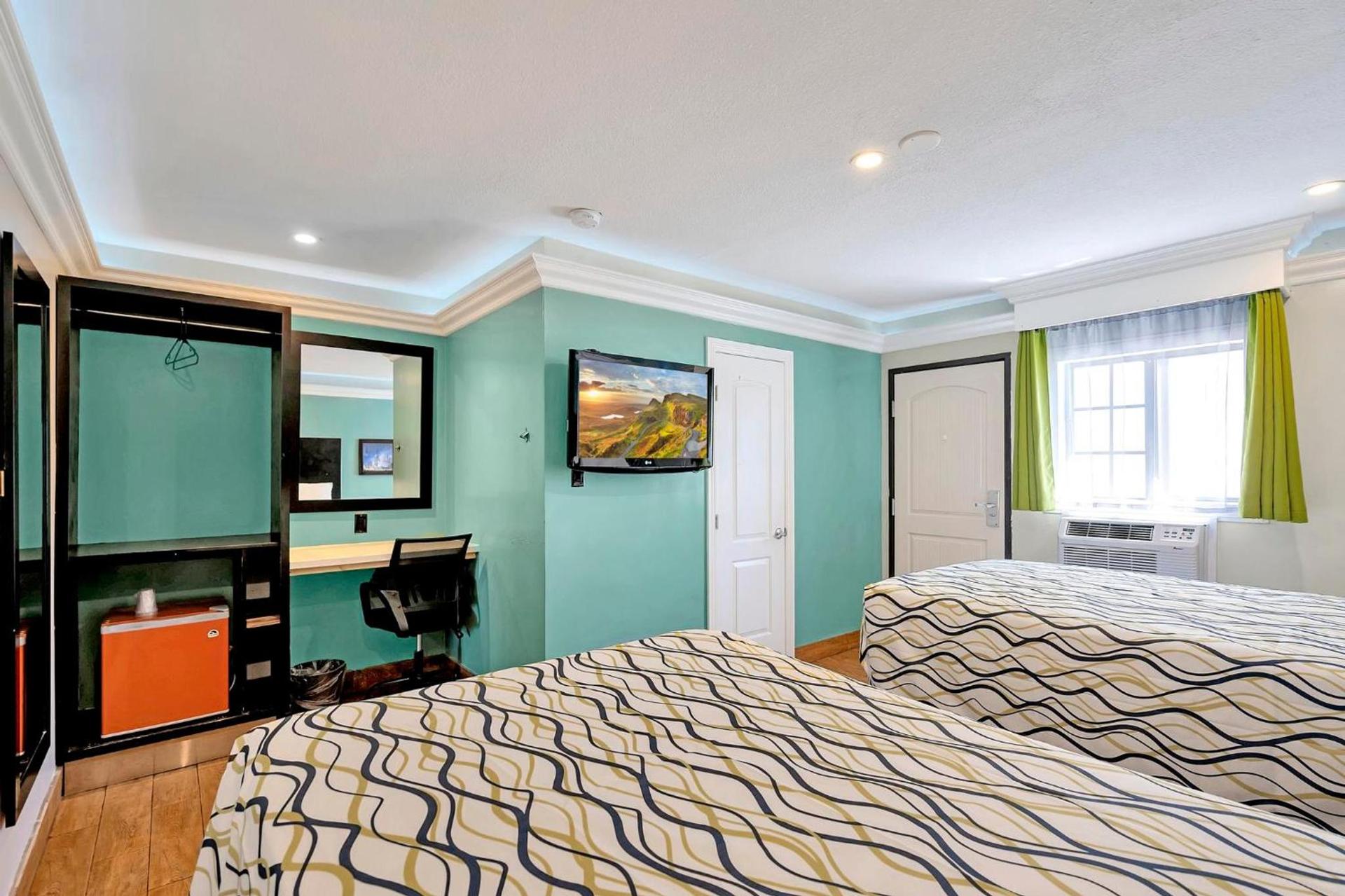 Mid City Inn photo 14