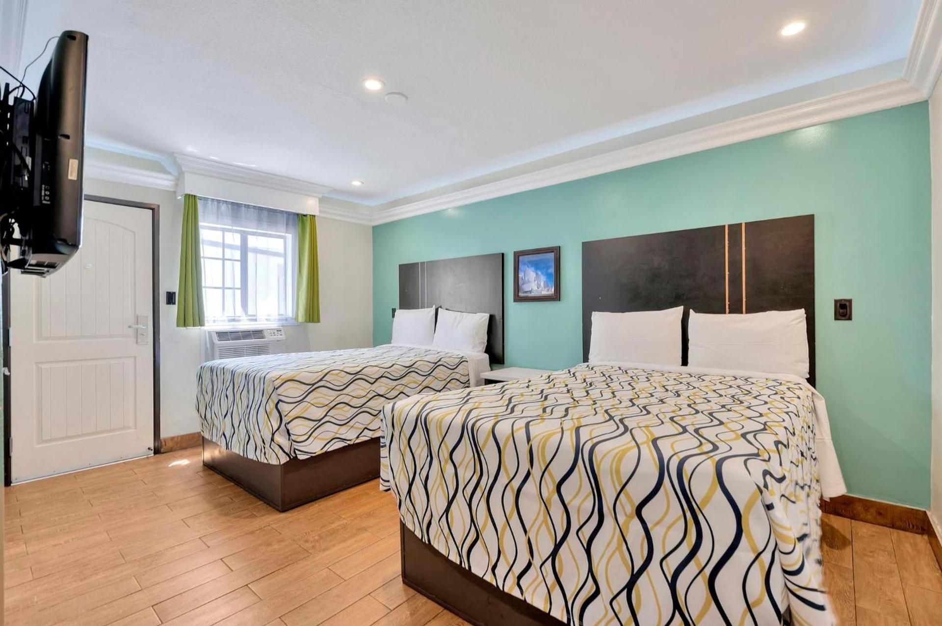 Mid City Inn photo 13