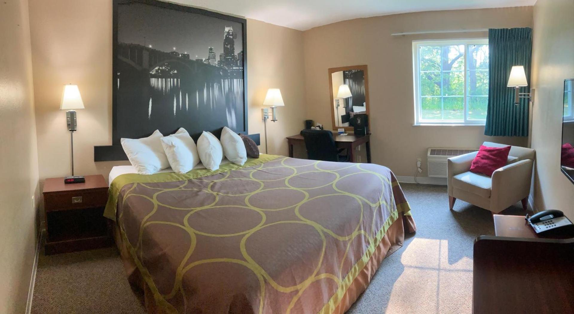 Super 8 by Wyndham Chisago City photo 8