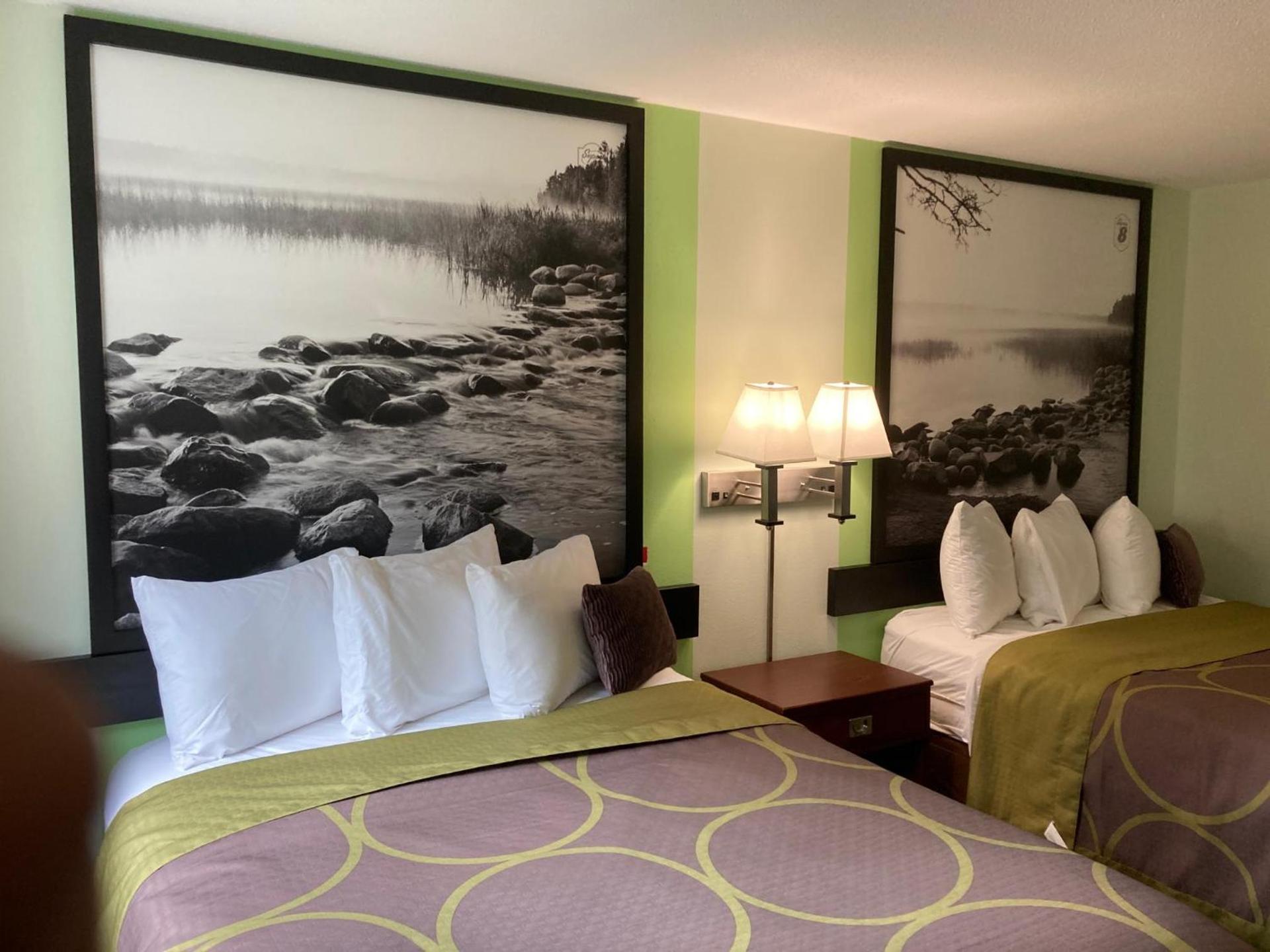 Super 8 by Wyndham Chisago City photo 10