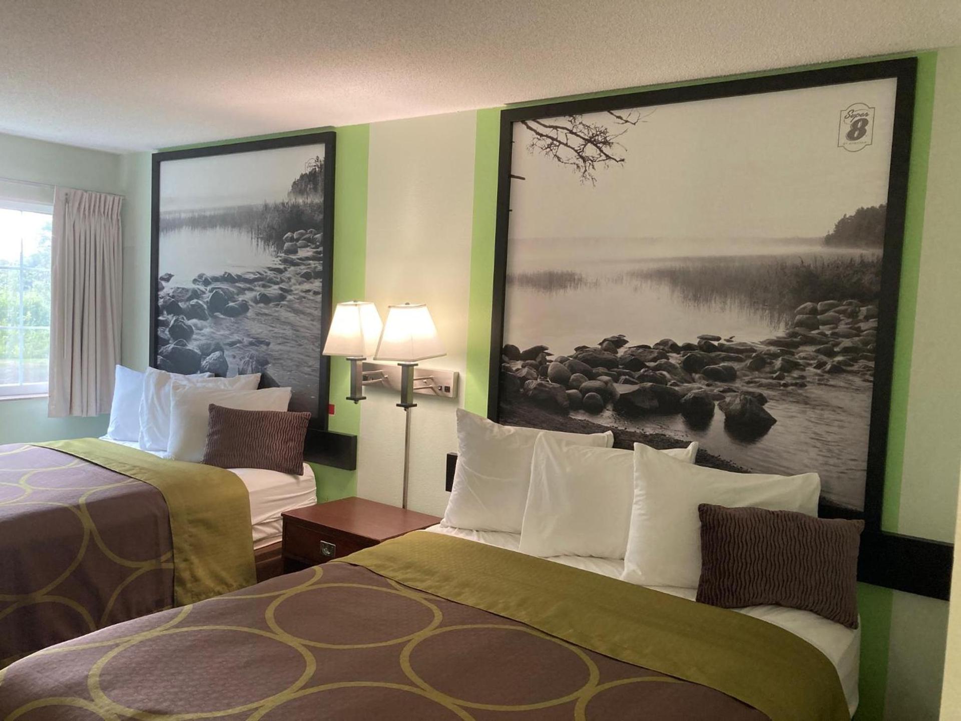 Super 8 by Wyndham Chisago City photo 12