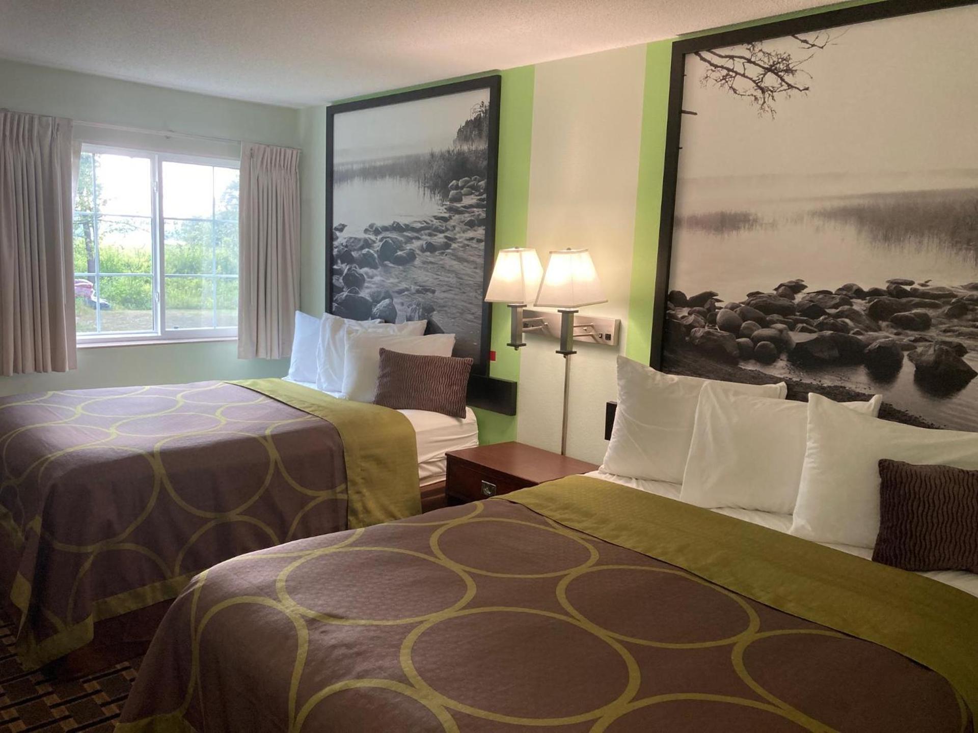 Super 8 by Wyndham Chisago City photo 13