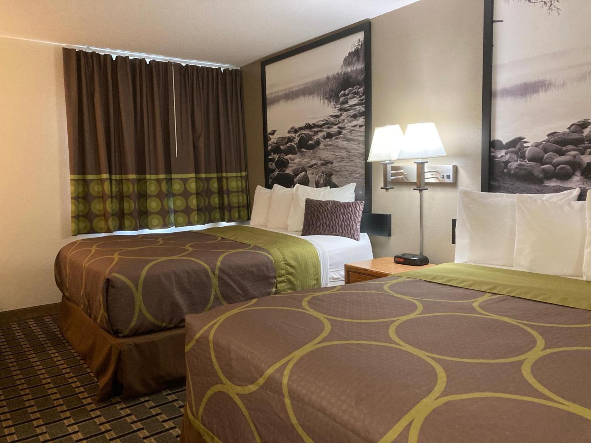 Super 8 by Wyndham Chisago City photo 17