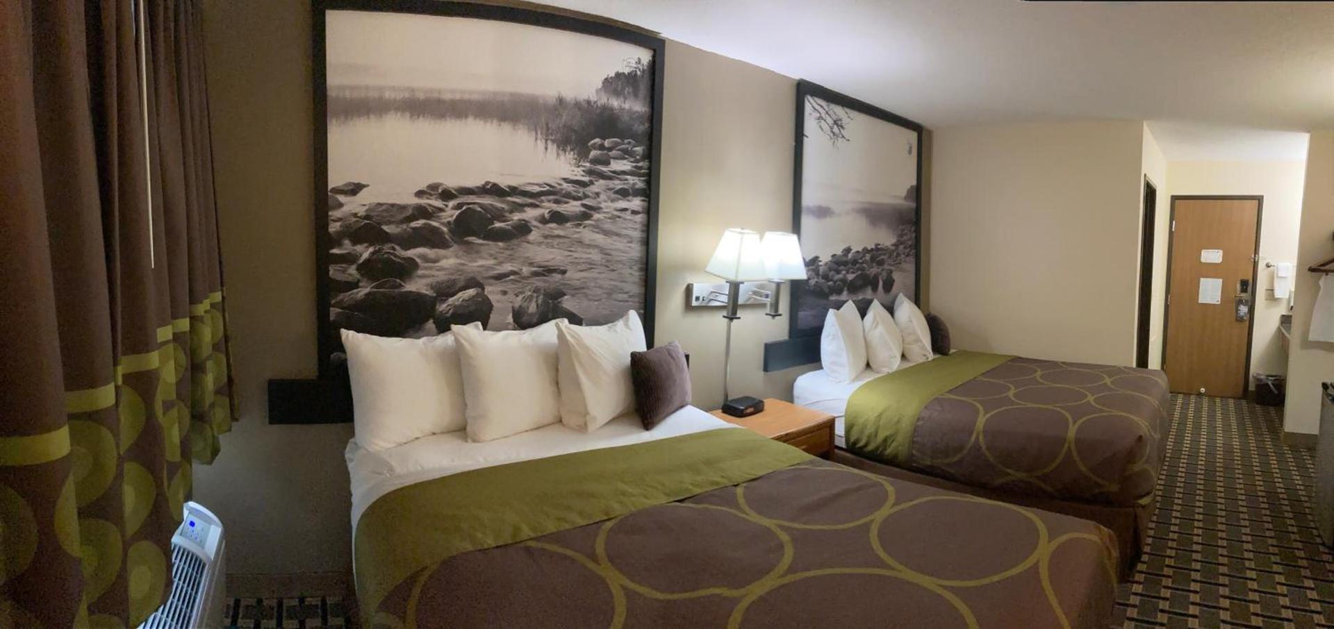 Super 8 by Wyndham Chisago City photo 20
