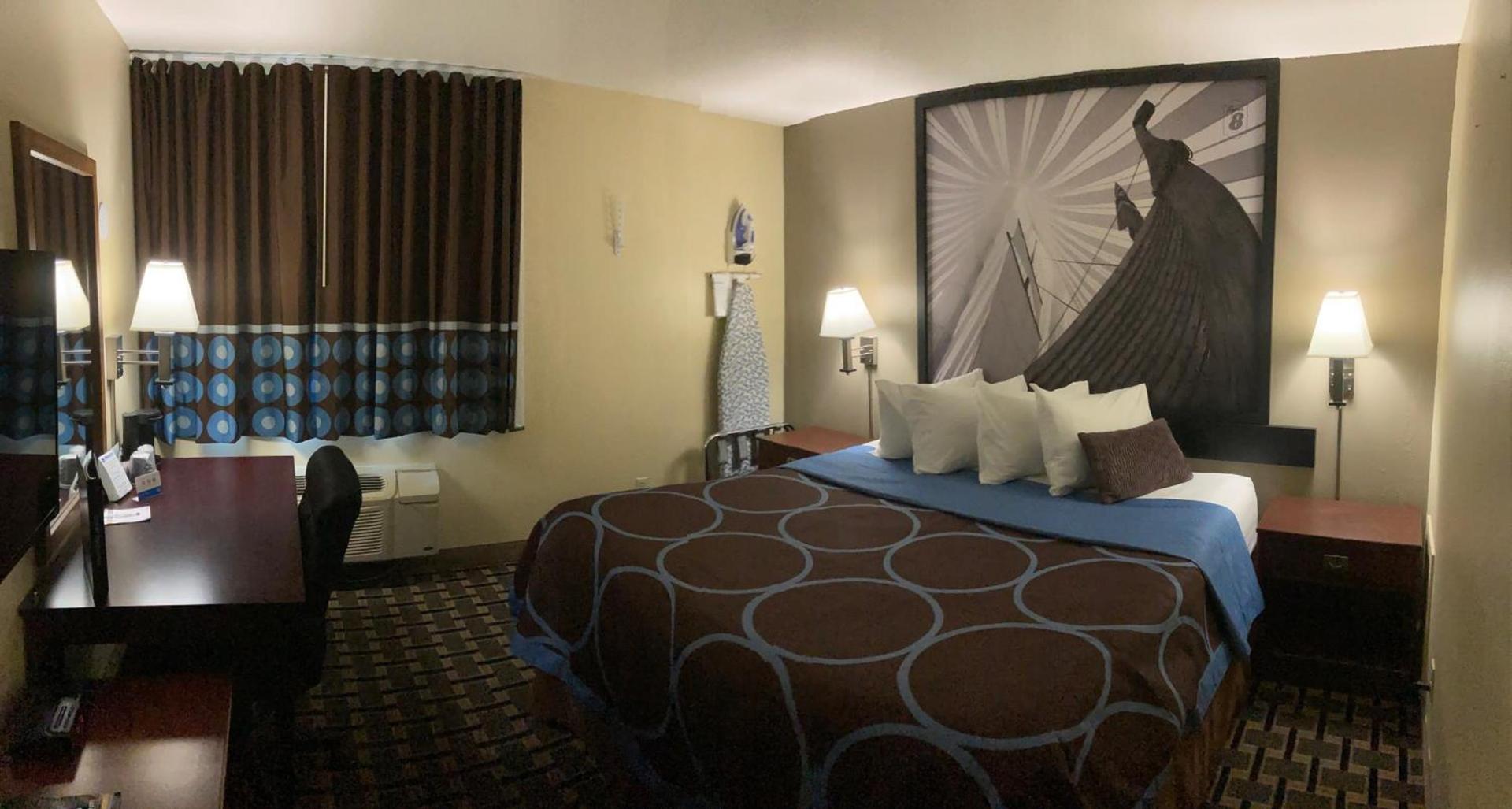 Super 8 by Wyndham Chisago City photo 25