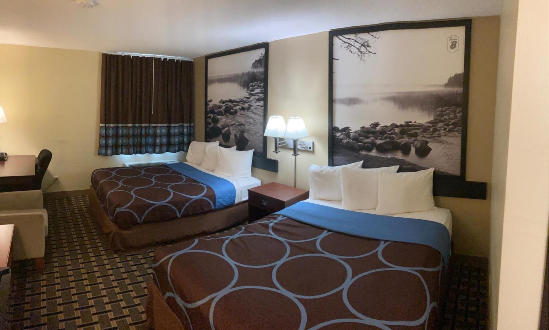 Super 8 by Wyndham Chisago City photo 24