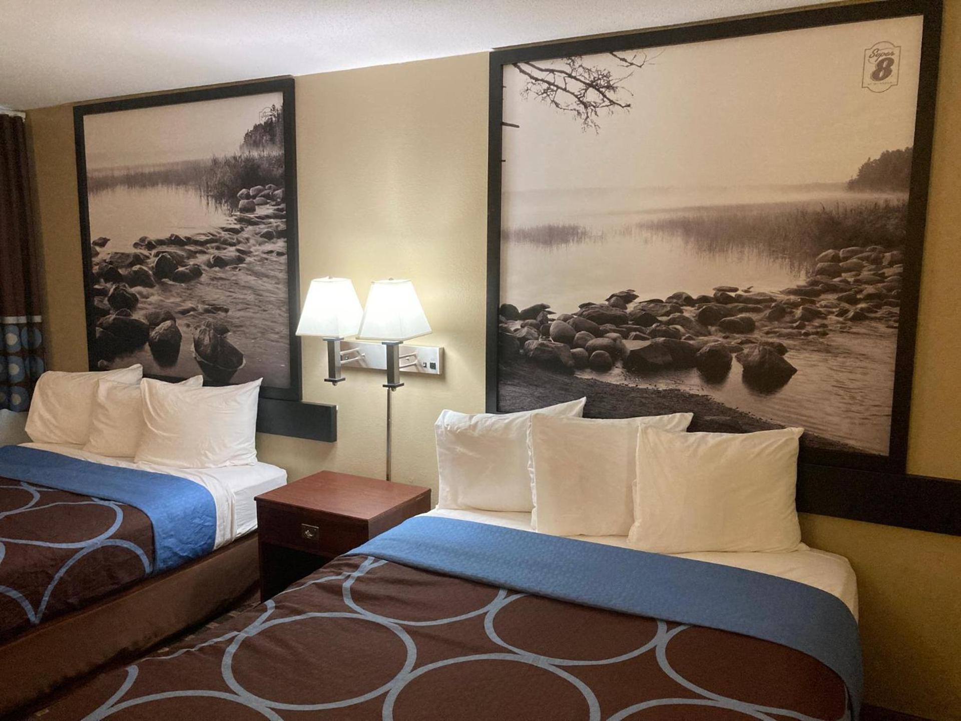 Super 8 by Wyndham Chisago City photo 23