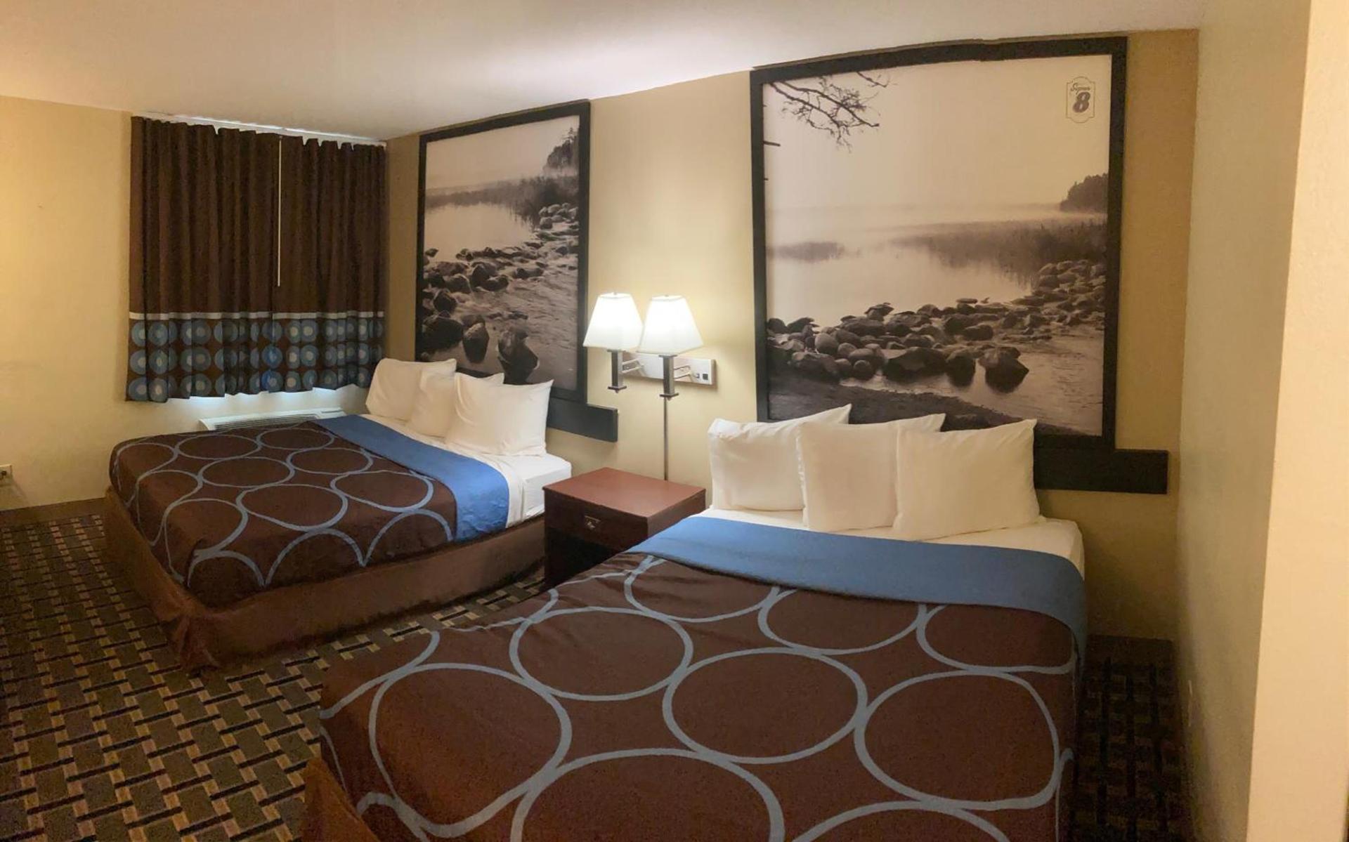Super 8 by Wyndham Chisago City photo 31