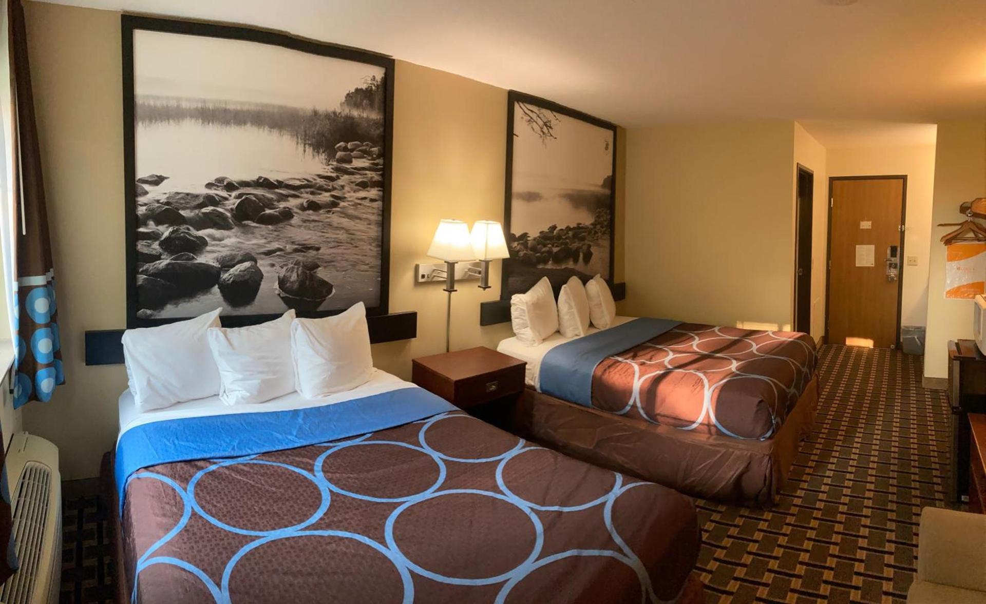 Super 8 by Wyndham Chisago City photo 29