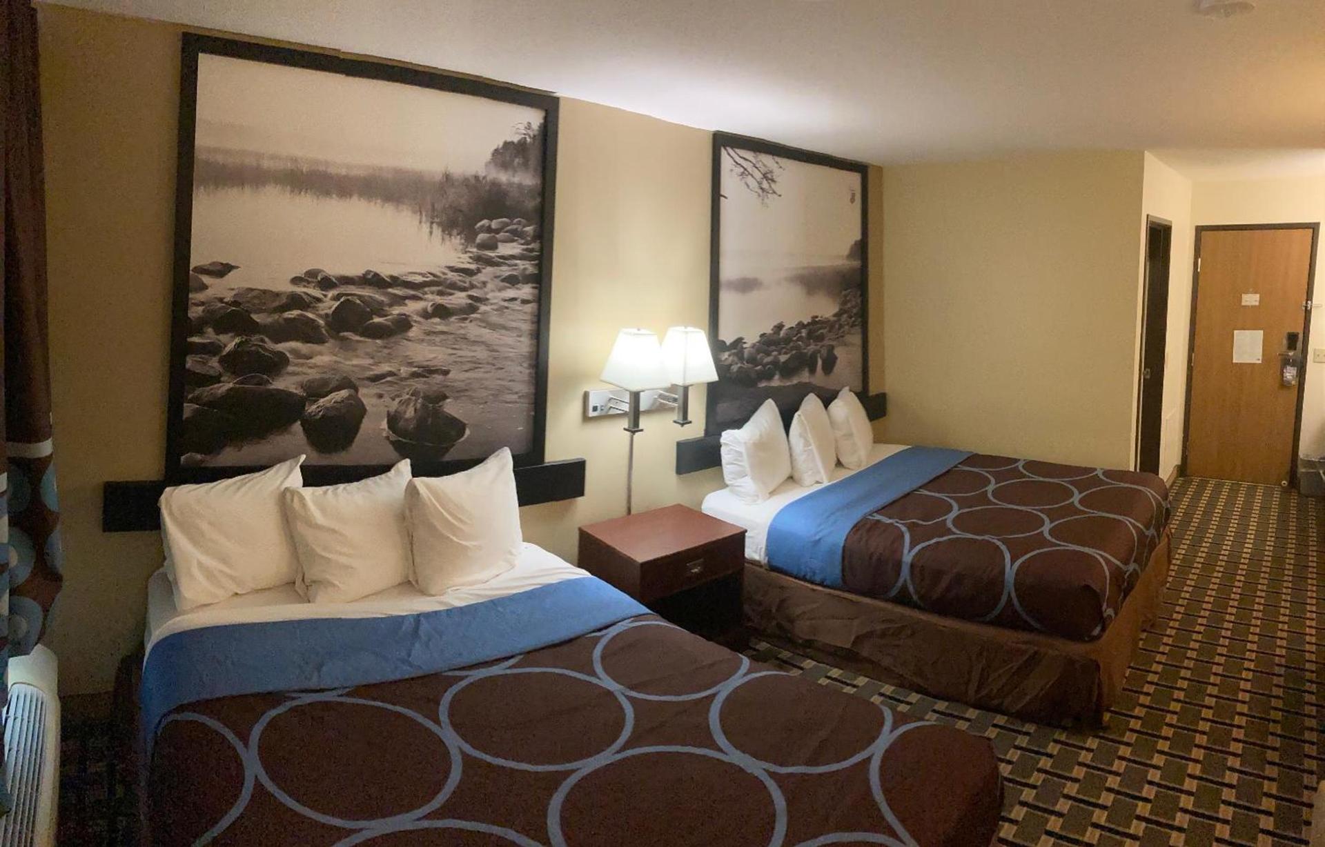 Super 8 by Wyndham Chisago City photo 28