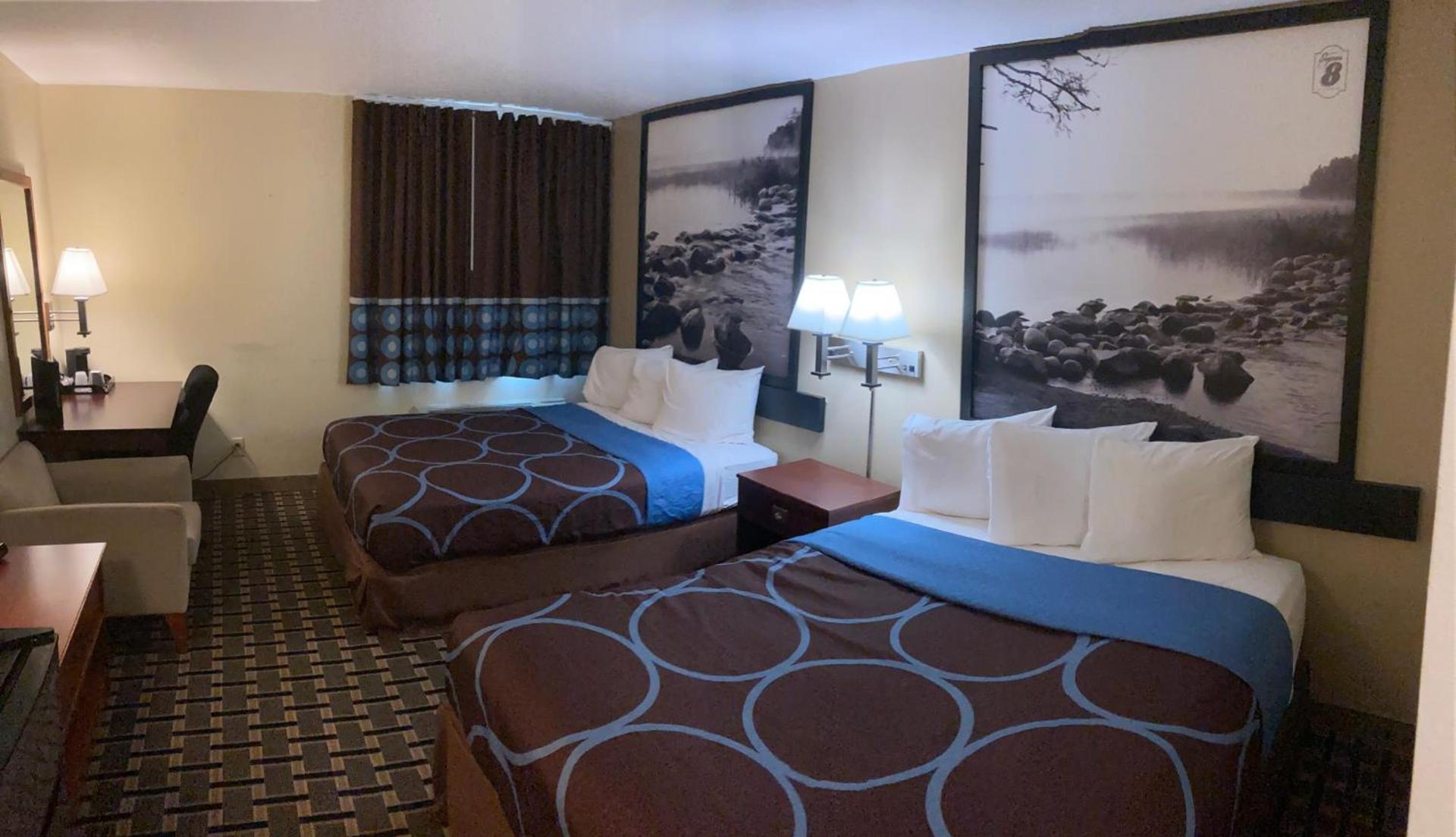 Super 8 by Wyndham Chisago City photo 32