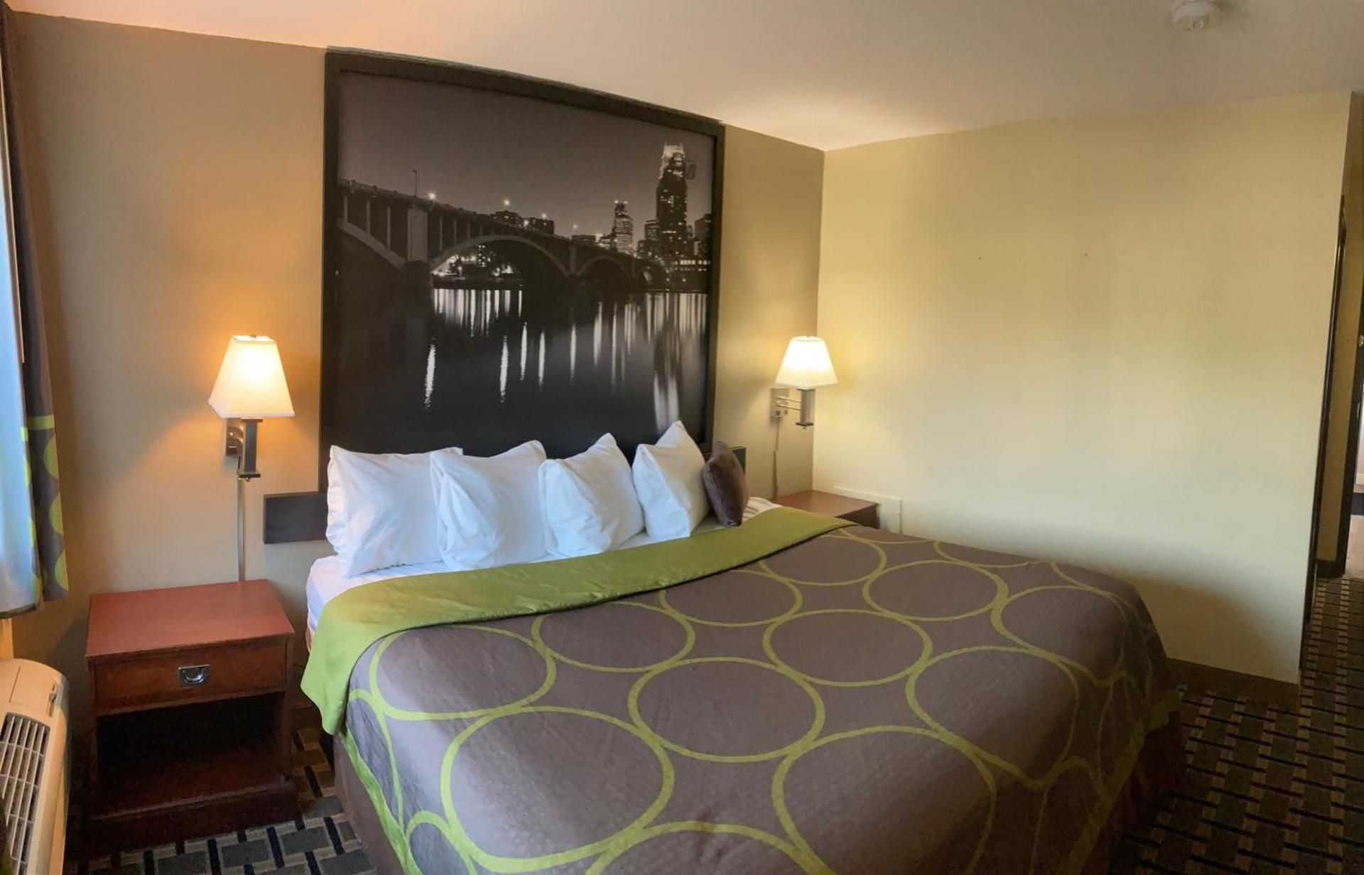 Super 8 by Wyndham Chisago City photo 34