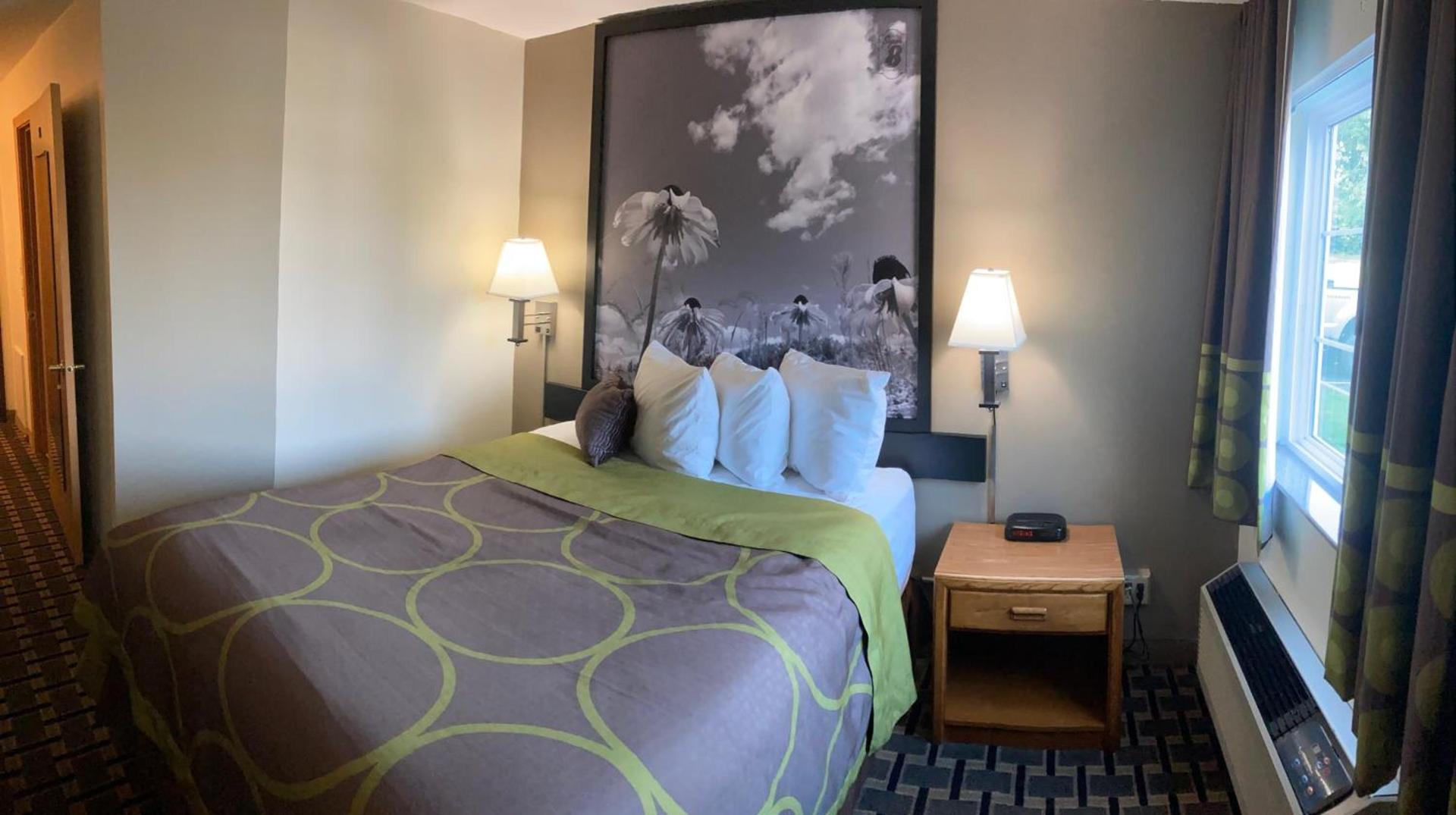 Super 8 by Wyndham Chisago City photo 37