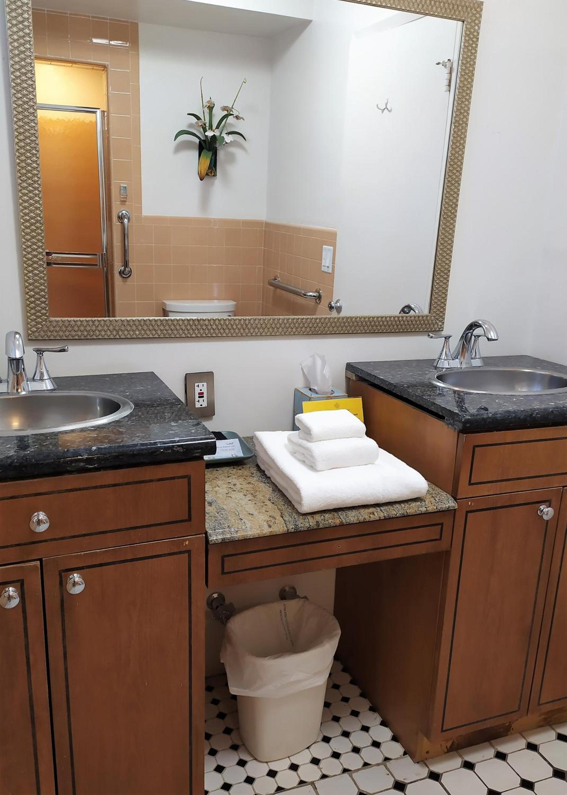 Manhattan Tower Apartment Hotel photo 53
