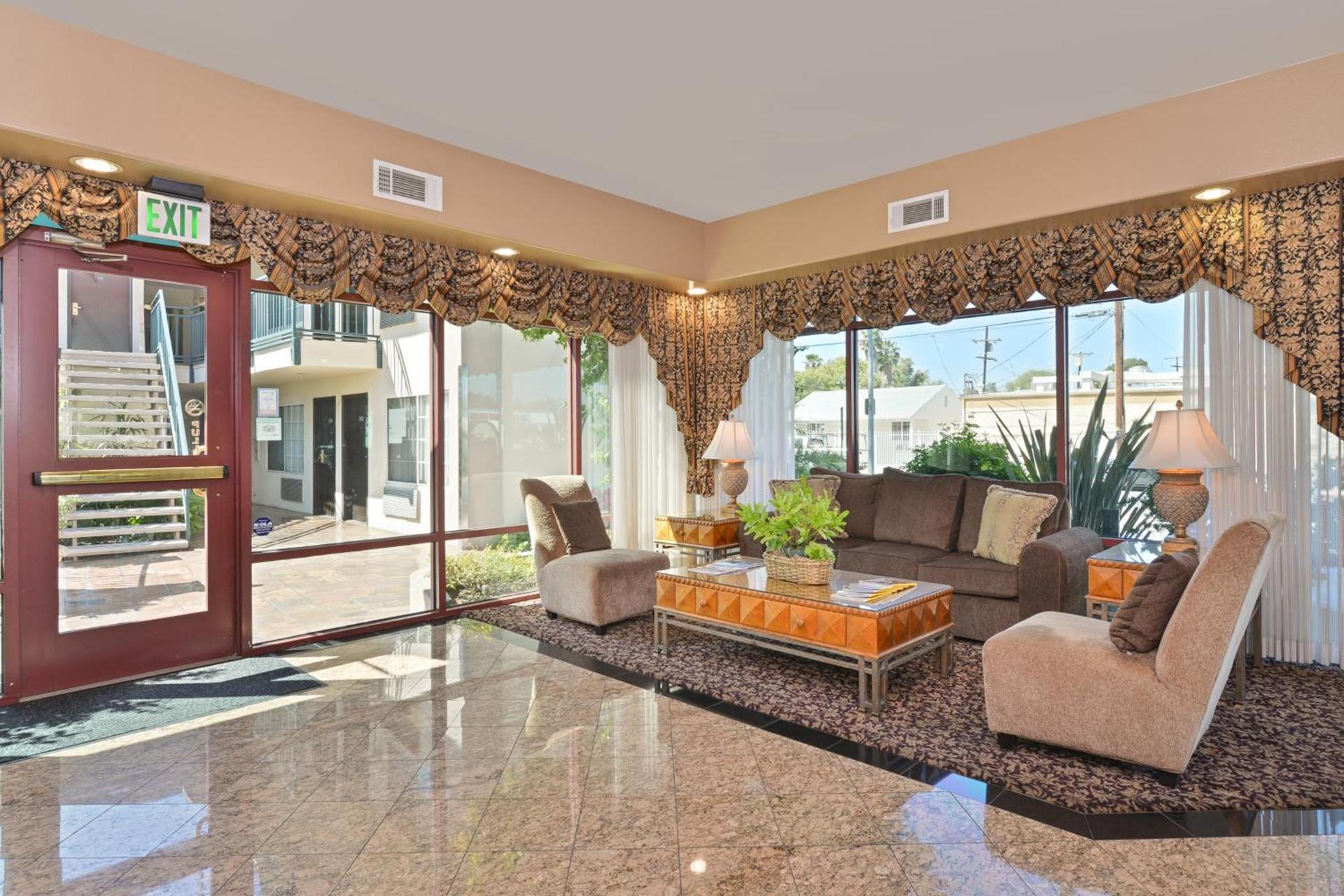 Tarzana Inn photo 8