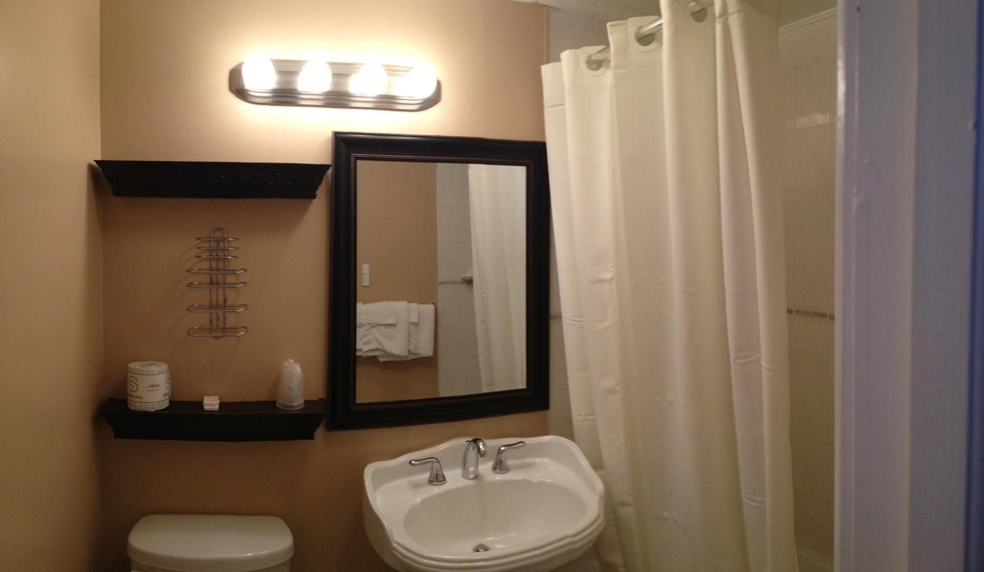 Moonlite Motel photo 40