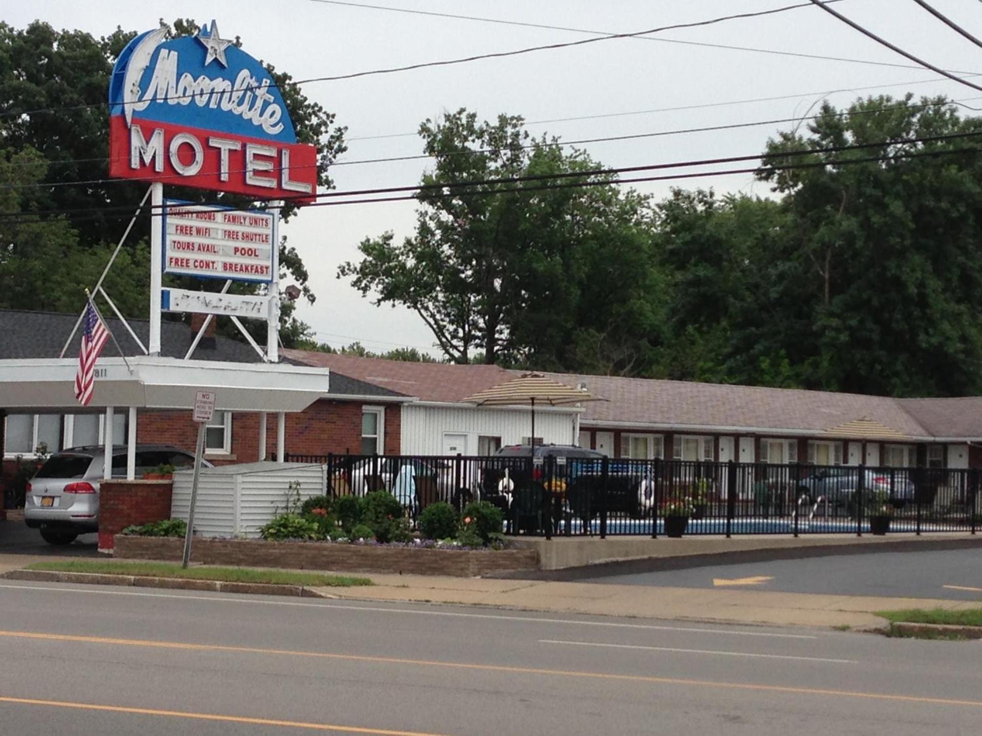 Moonlite Motel photo 1