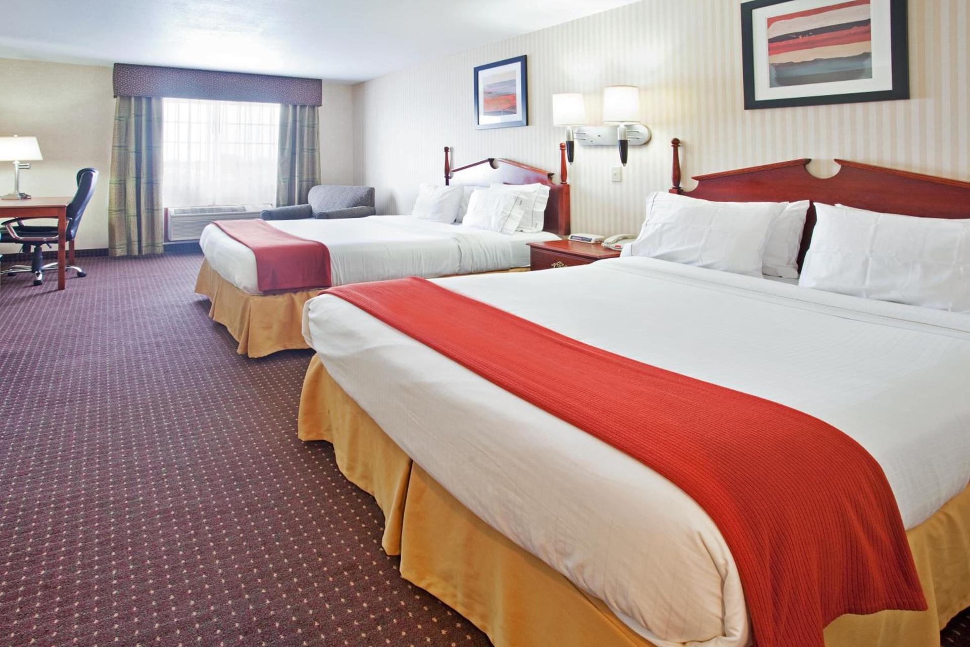 Holiday Inn Express Hotel & Suites Wabash by IHG photo 2