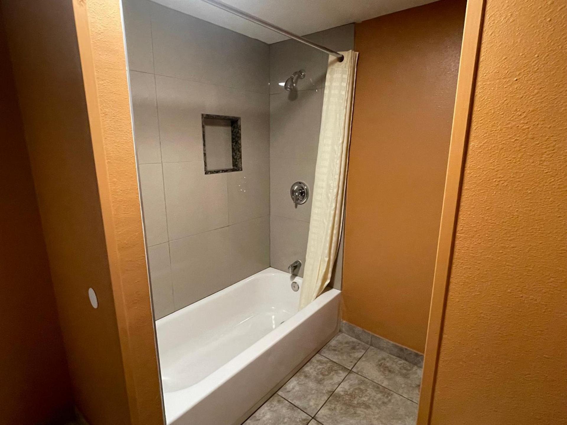 New Corral Motel photo 12