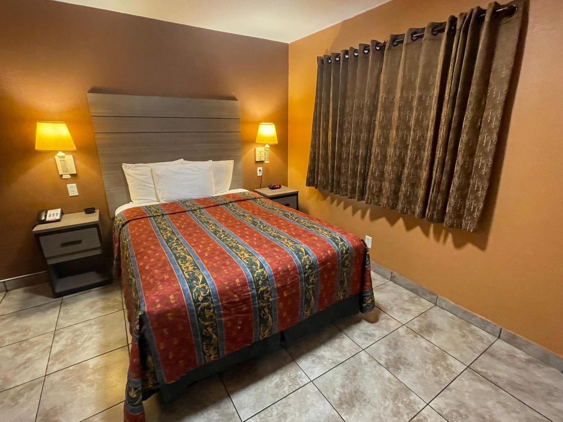 New Corral Motel photo 37