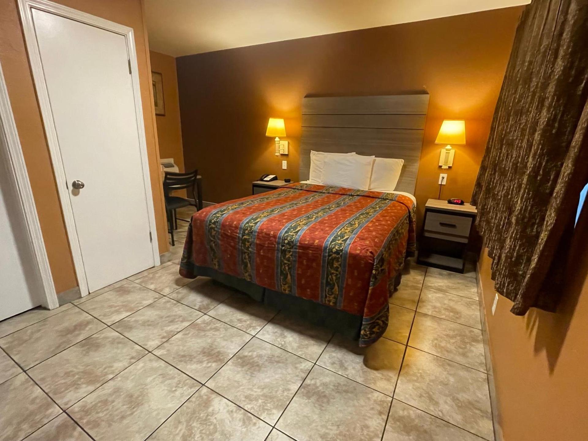 New Corral Motel photo 19
