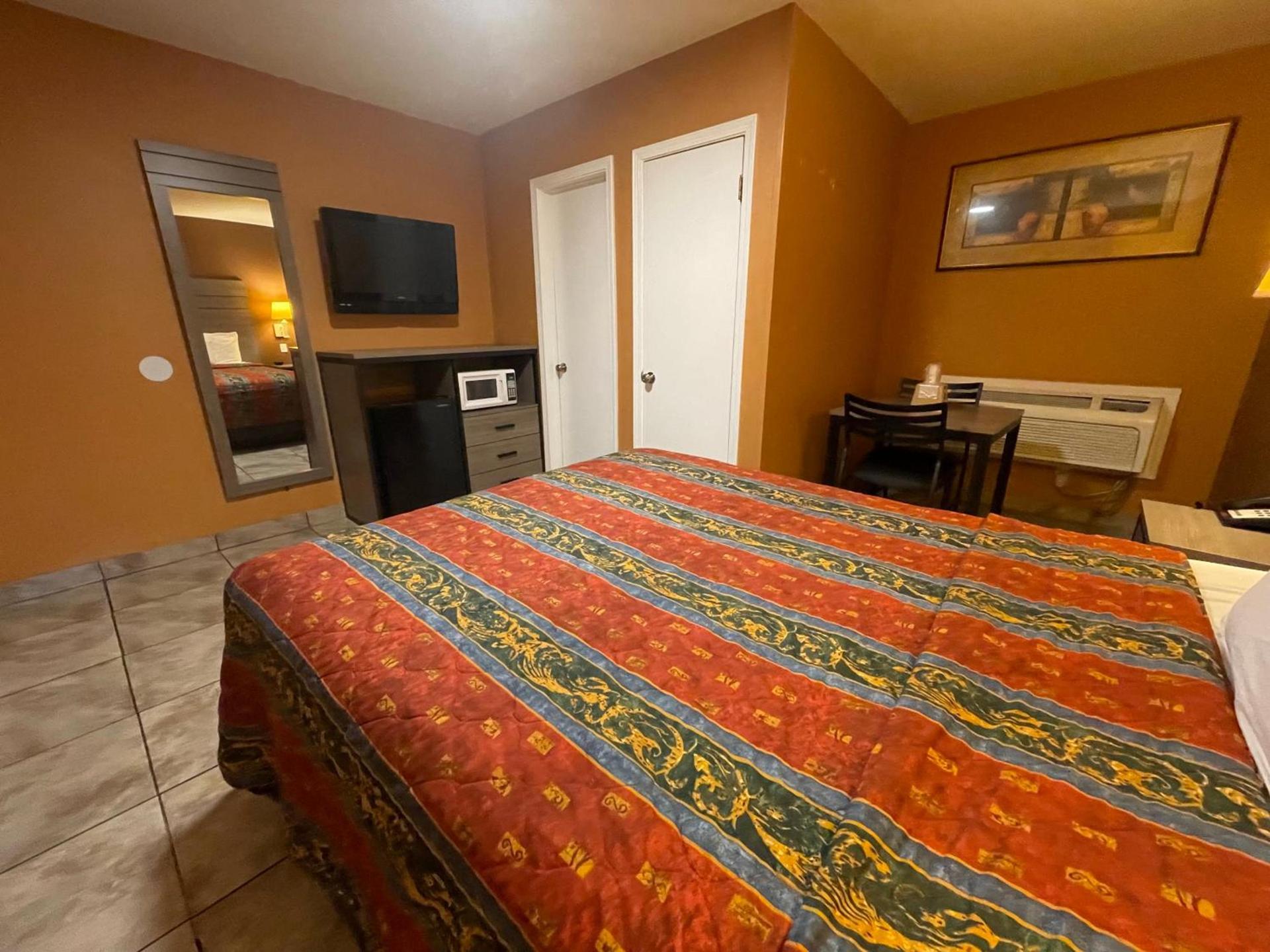 New Corral Motel photo 31
