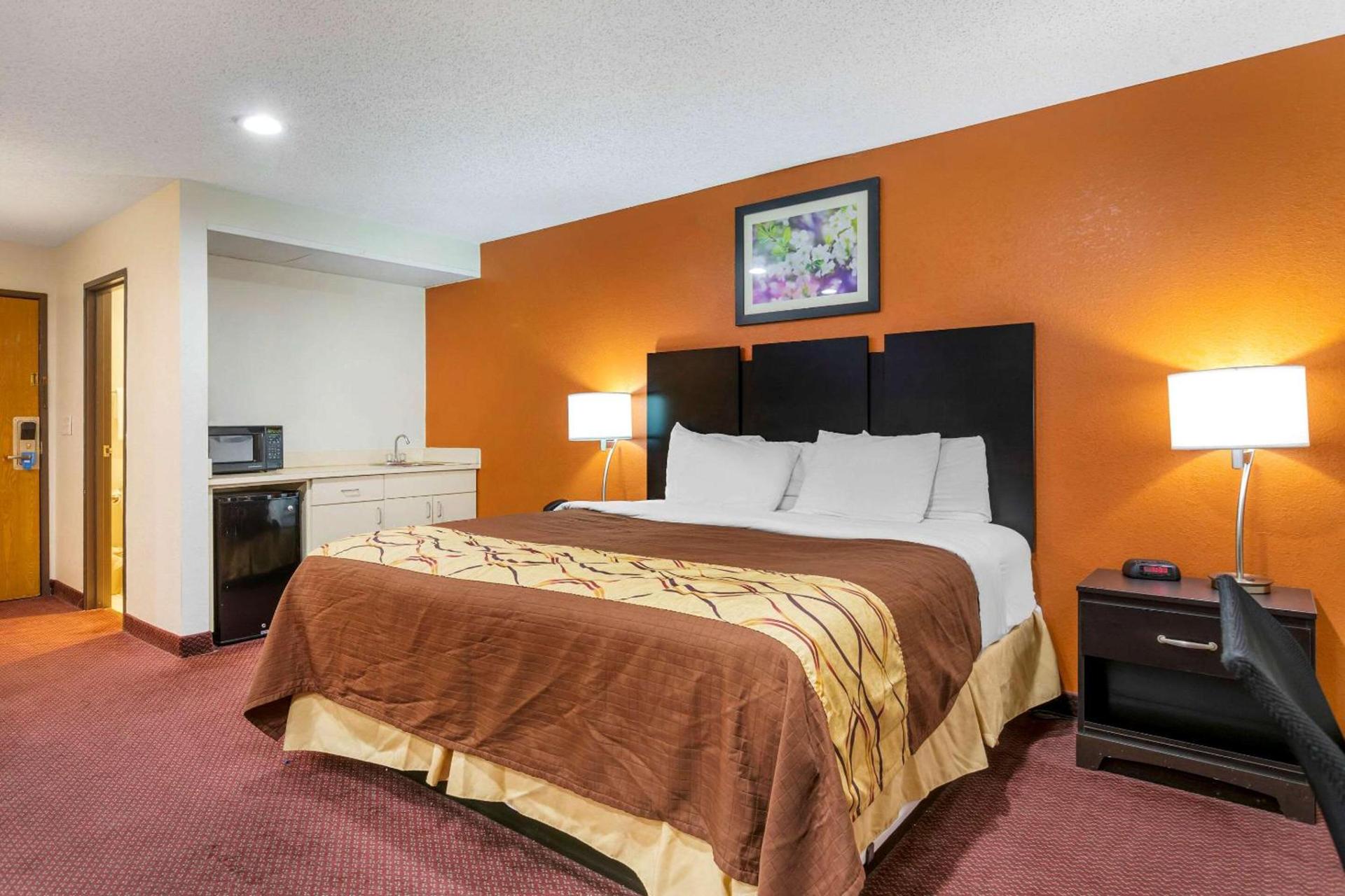 Rodeway Inn Coopersville photo 26