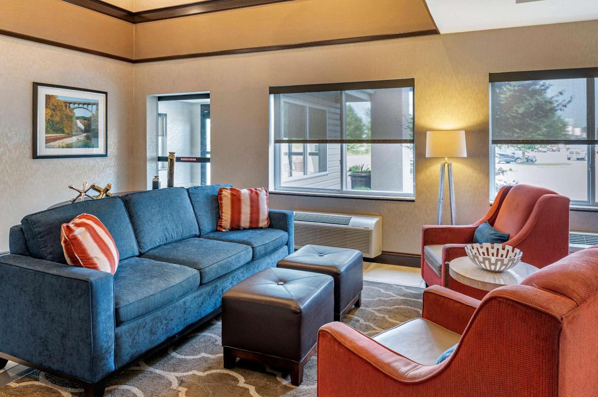 Comfort Suites Columbus West - Hilliard photo 4
