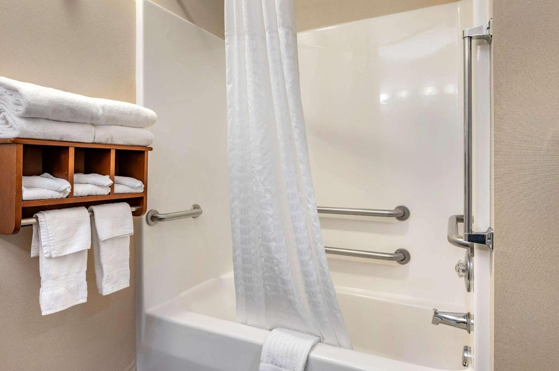 Comfort Suites Columbus West - Hilliard photo 9