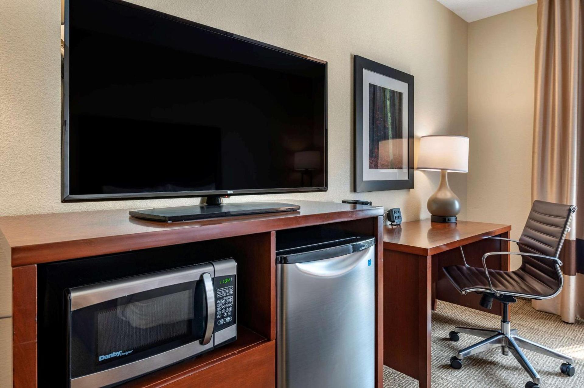 Comfort Suites Columbus West - Hilliard photo 11