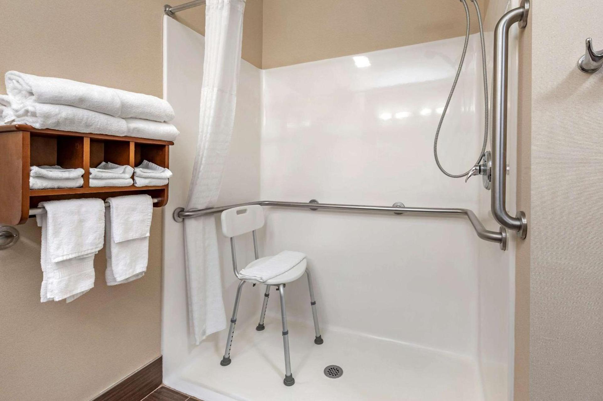 Comfort Suites Columbus West - Hilliard photo 18