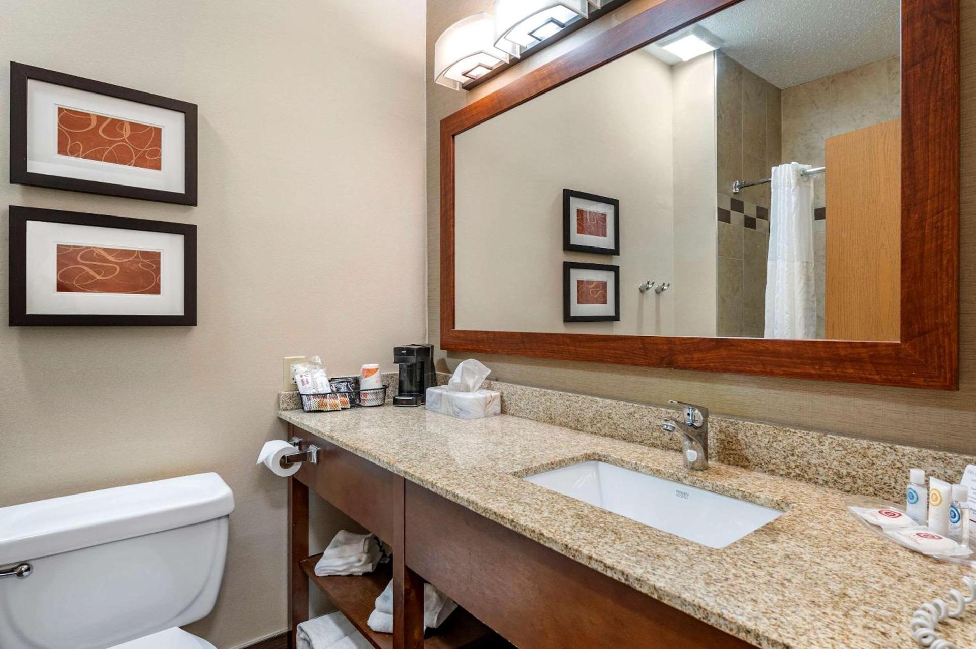Comfort Suites Columbus West - Hilliard photo 17