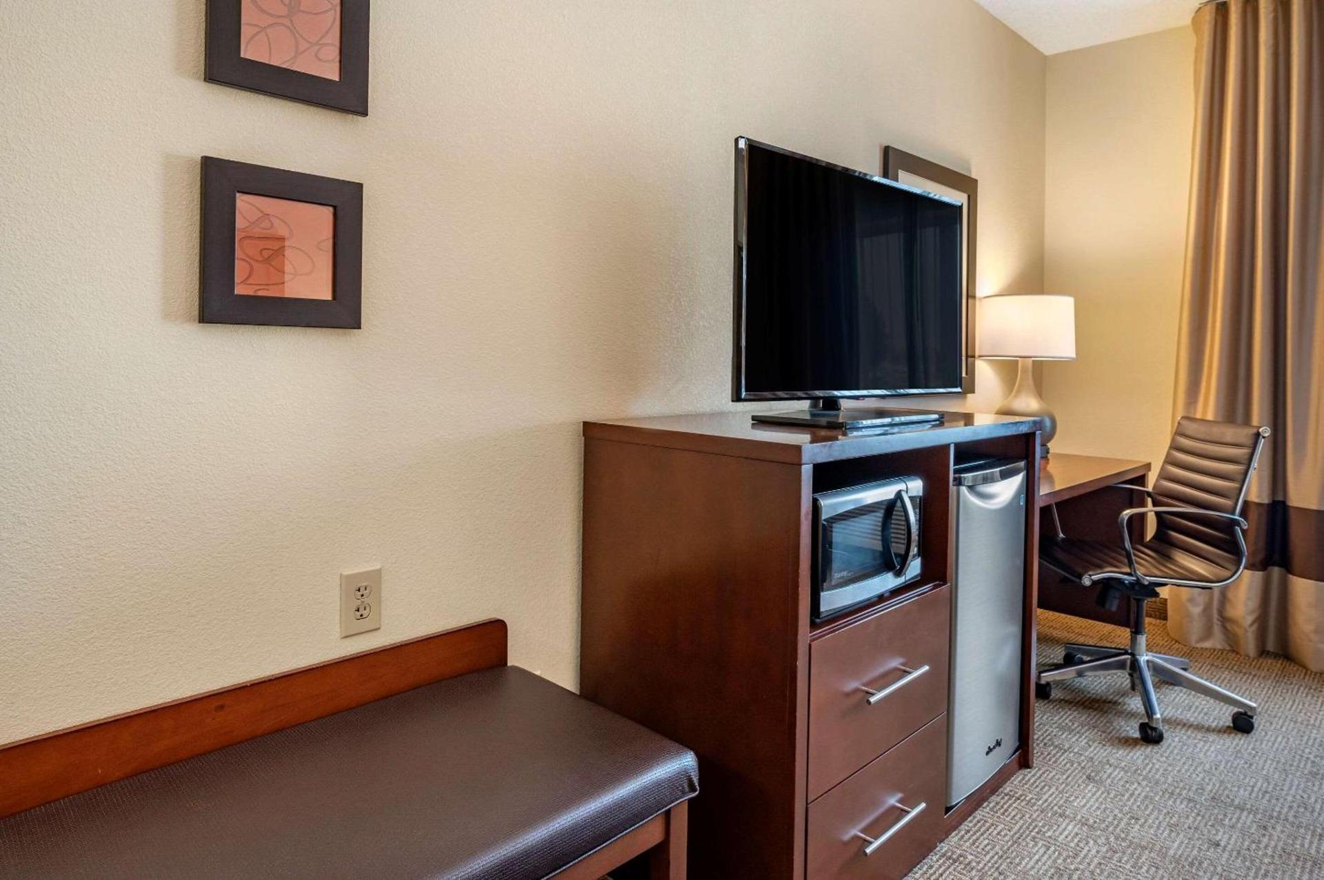 Comfort Suites Columbus West - Hilliard photo 15